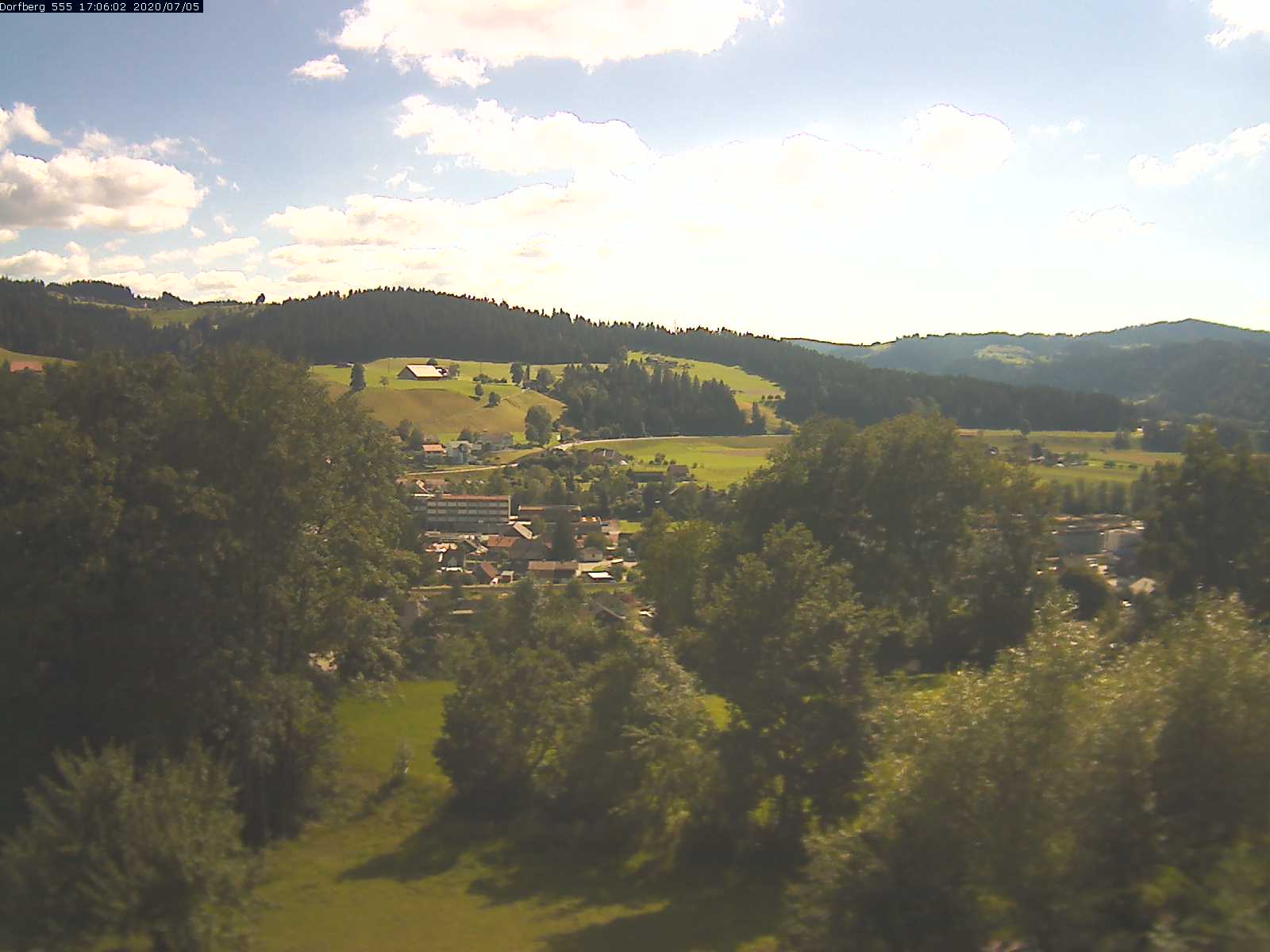 Webcam-Bild: Aussicht vom Dorfberg in Langnau 20200705-170601