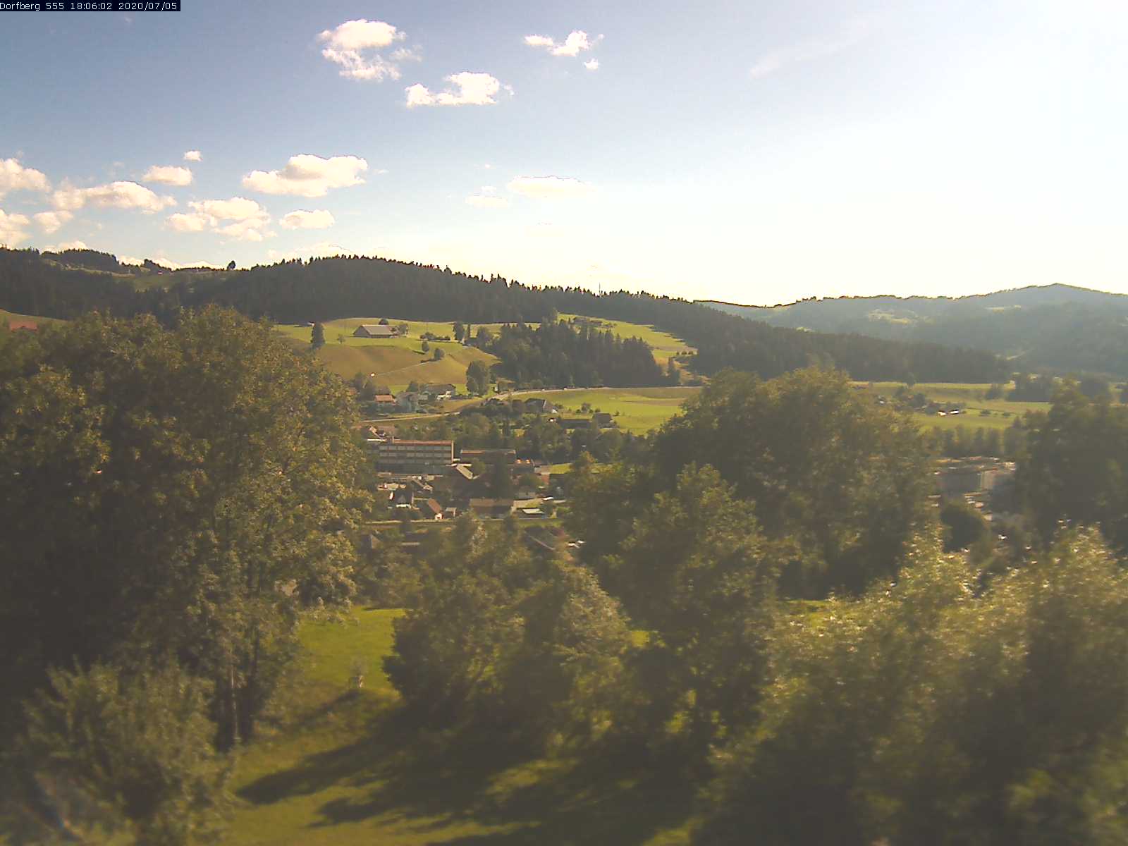 Webcam-Bild: Aussicht vom Dorfberg in Langnau 20200705-180601