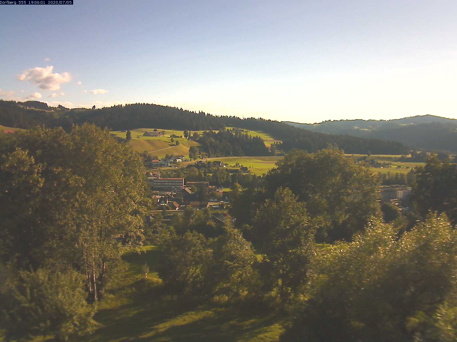 Webcam-Bild: Aussicht vom Dorfberg in Langnau 20200705-190601