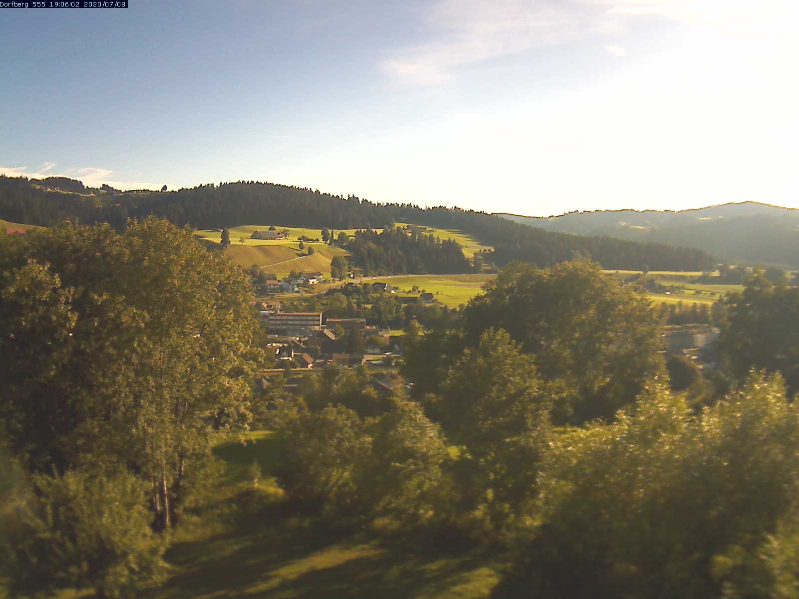 Webcam-Bild: Aussicht vom Dorfberg in Langnau 20200708-190601