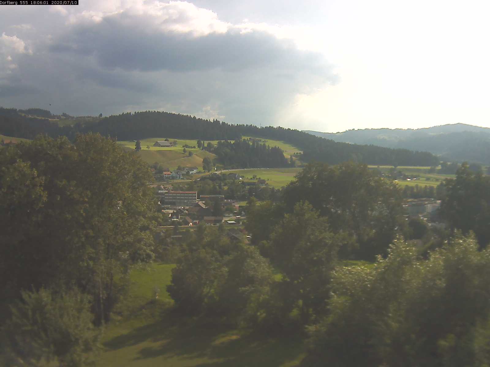 Webcam-Bild: Aussicht vom Dorfberg in Langnau 20200710-180601