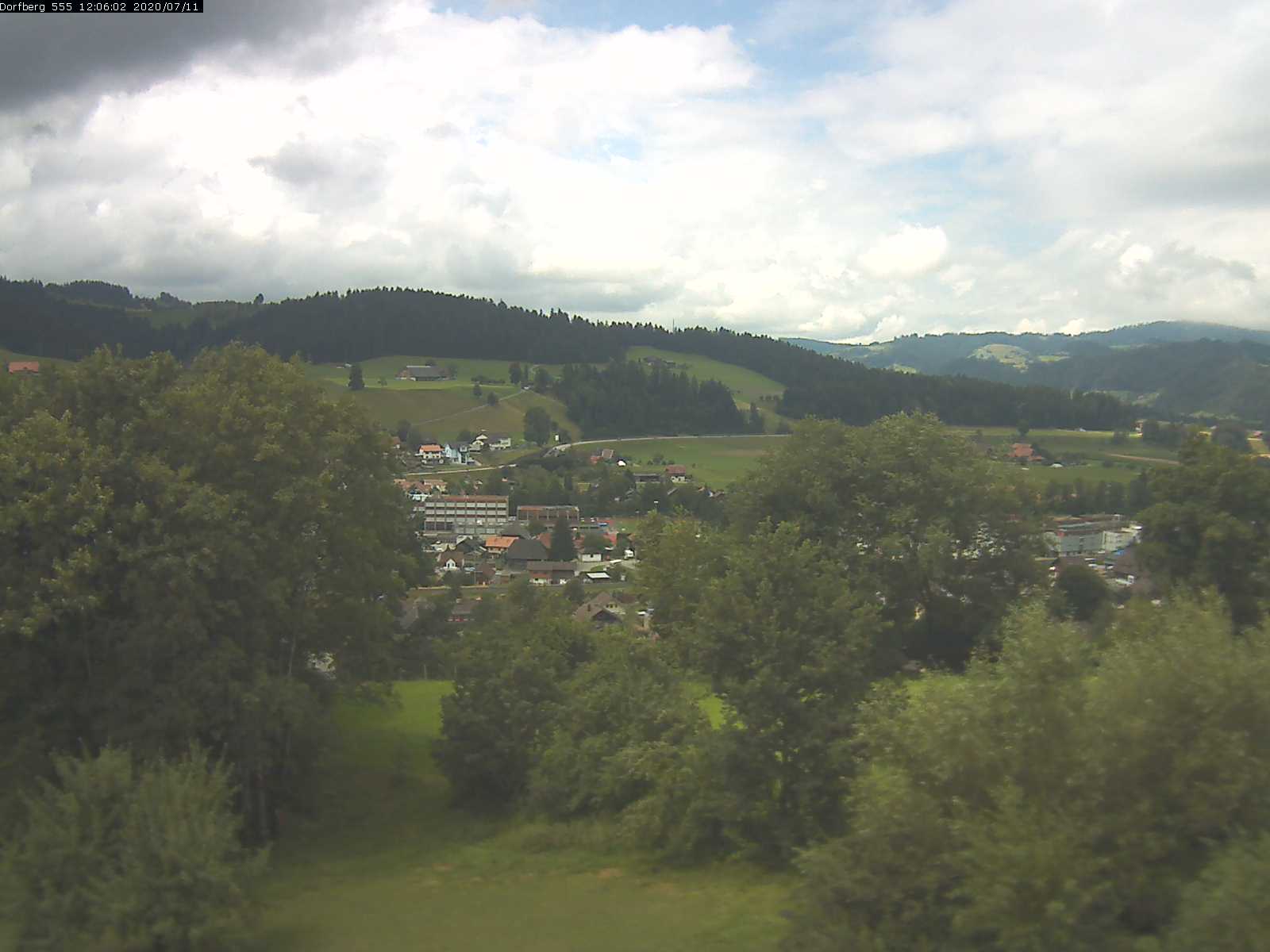 Webcam-Bild: Aussicht vom Dorfberg in Langnau 20200711-120601