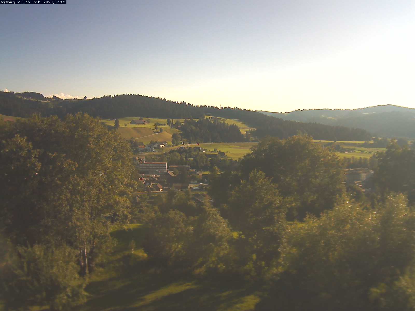 Webcam-Bild: Aussicht vom Dorfberg in Langnau 20200712-190601
