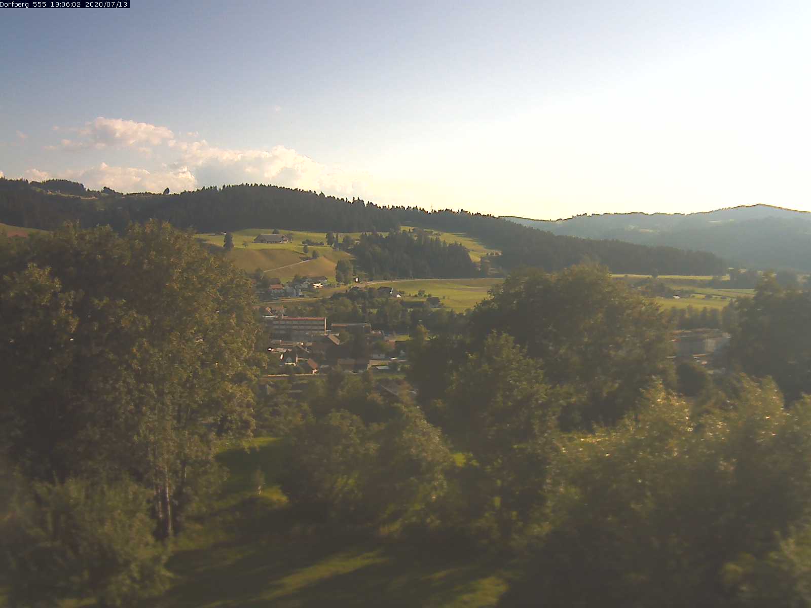 Webcam-Bild: Aussicht vom Dorfberg in Langnau 20200713-190601