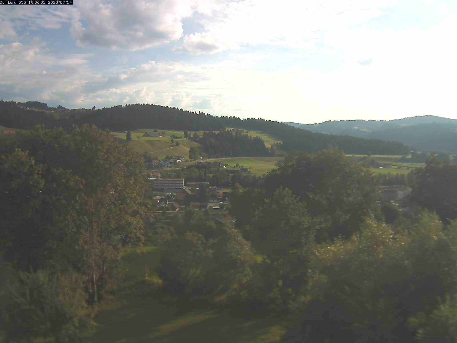 Webcam-Bild: Aussicht vom Dorfberg in Langnau 20200714-190601