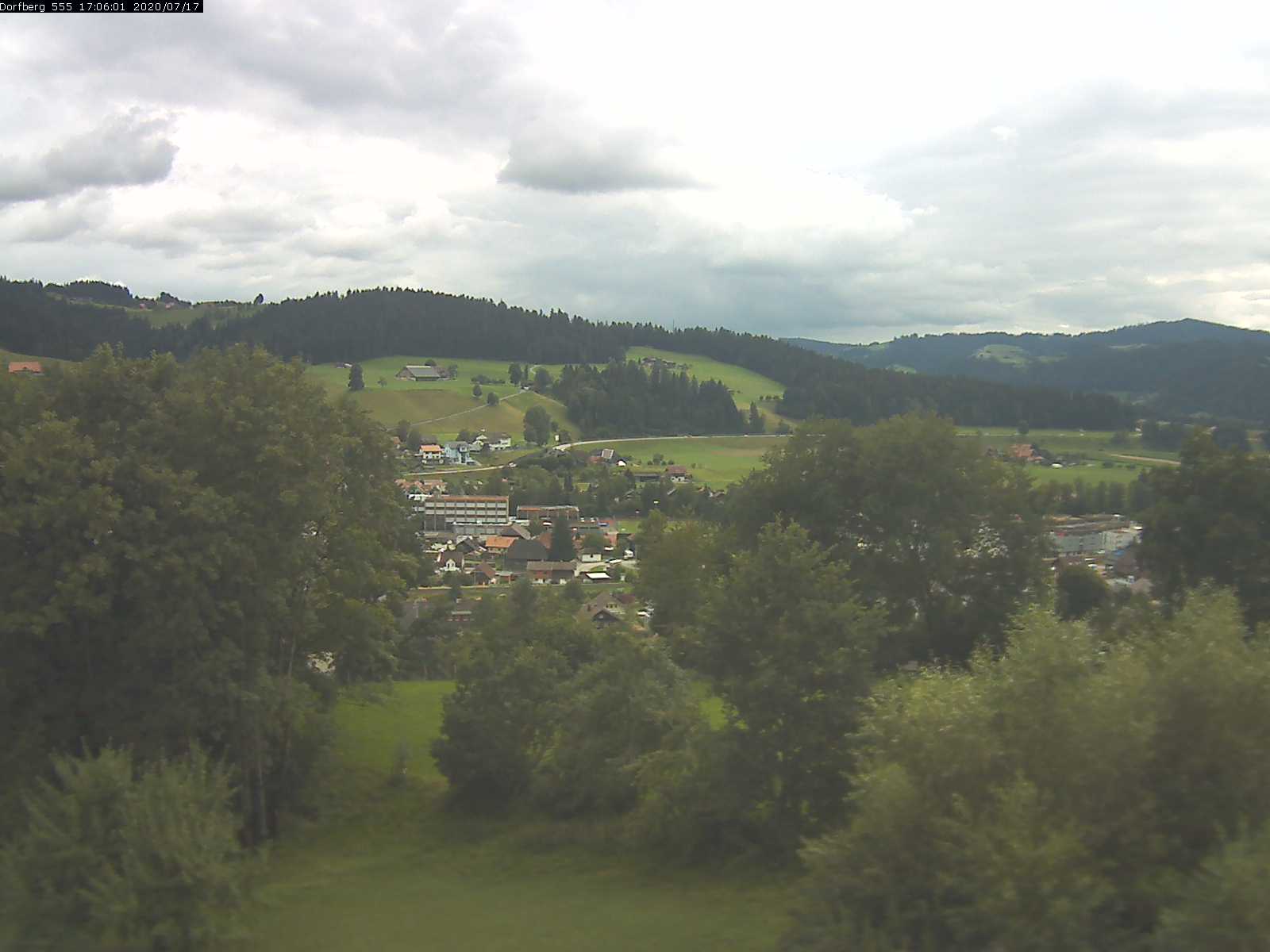 Webcam-Bild: Aussicht vom Dorfberg in Langnau 20200717-170601