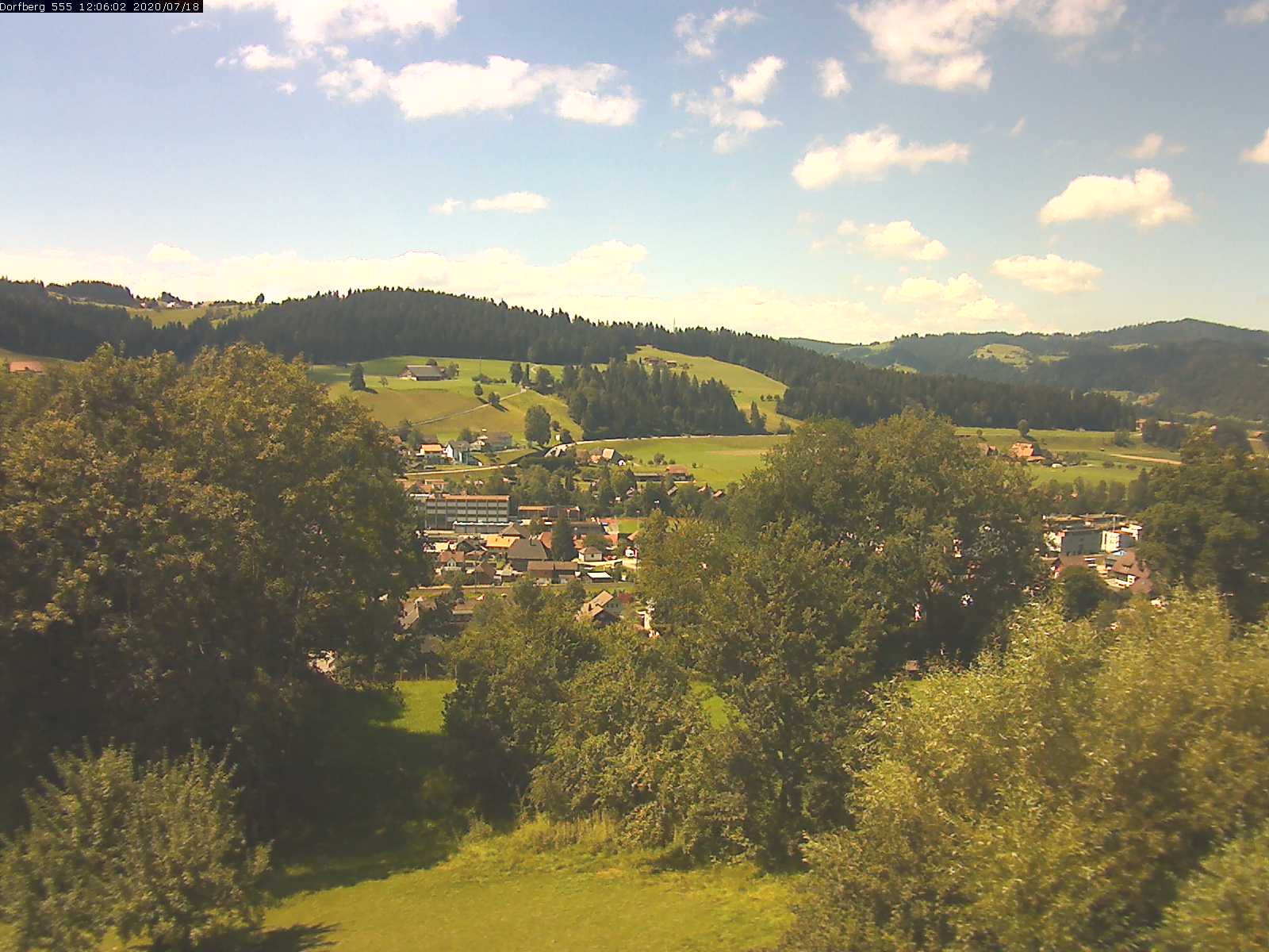 Webcam-Bild: Aussicht vom Dorfberg in Langnau 20200718-120601