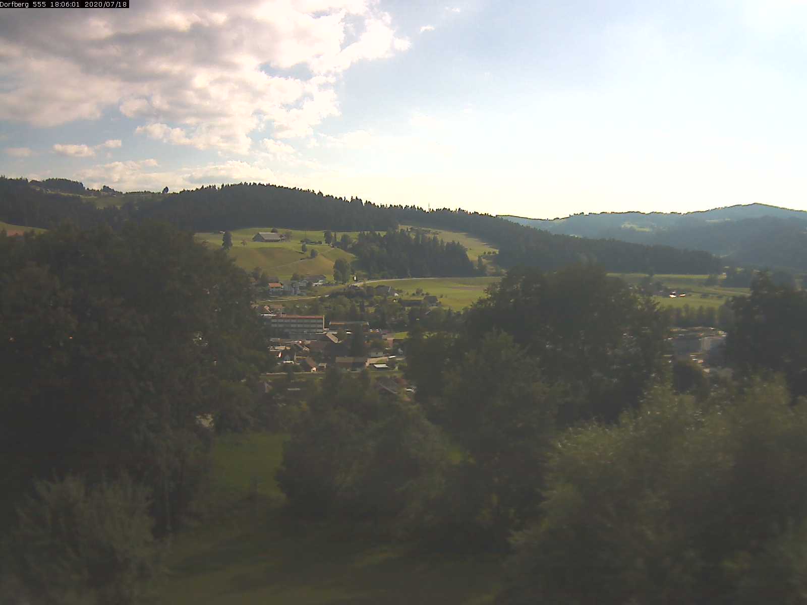 Webcam-Bild: Aussicht vom Dorfberg in Langnau 20200718-180601