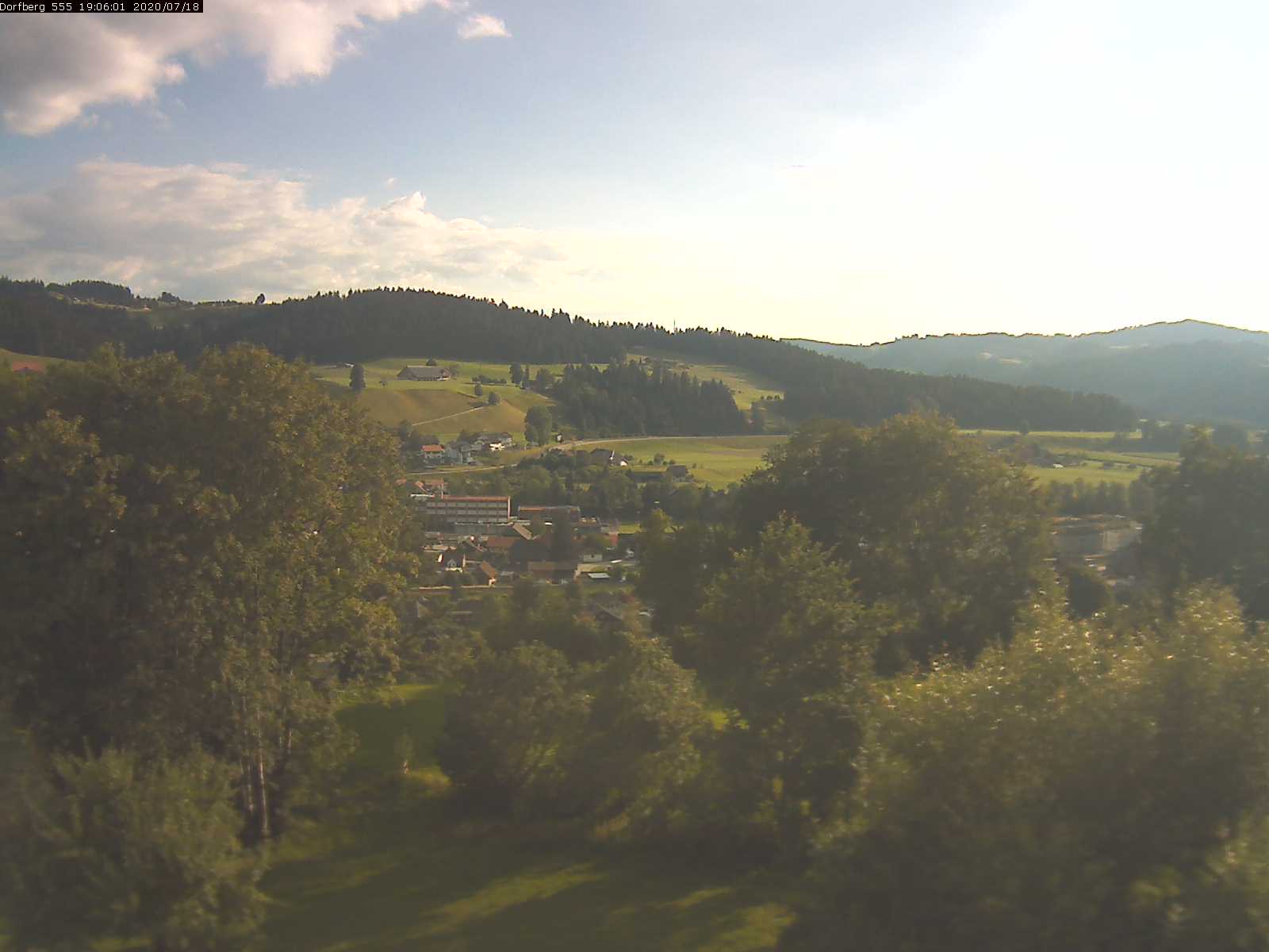 Webcam-Bild: Aussicht vom Dorfberg in Langnau 20200718-190601