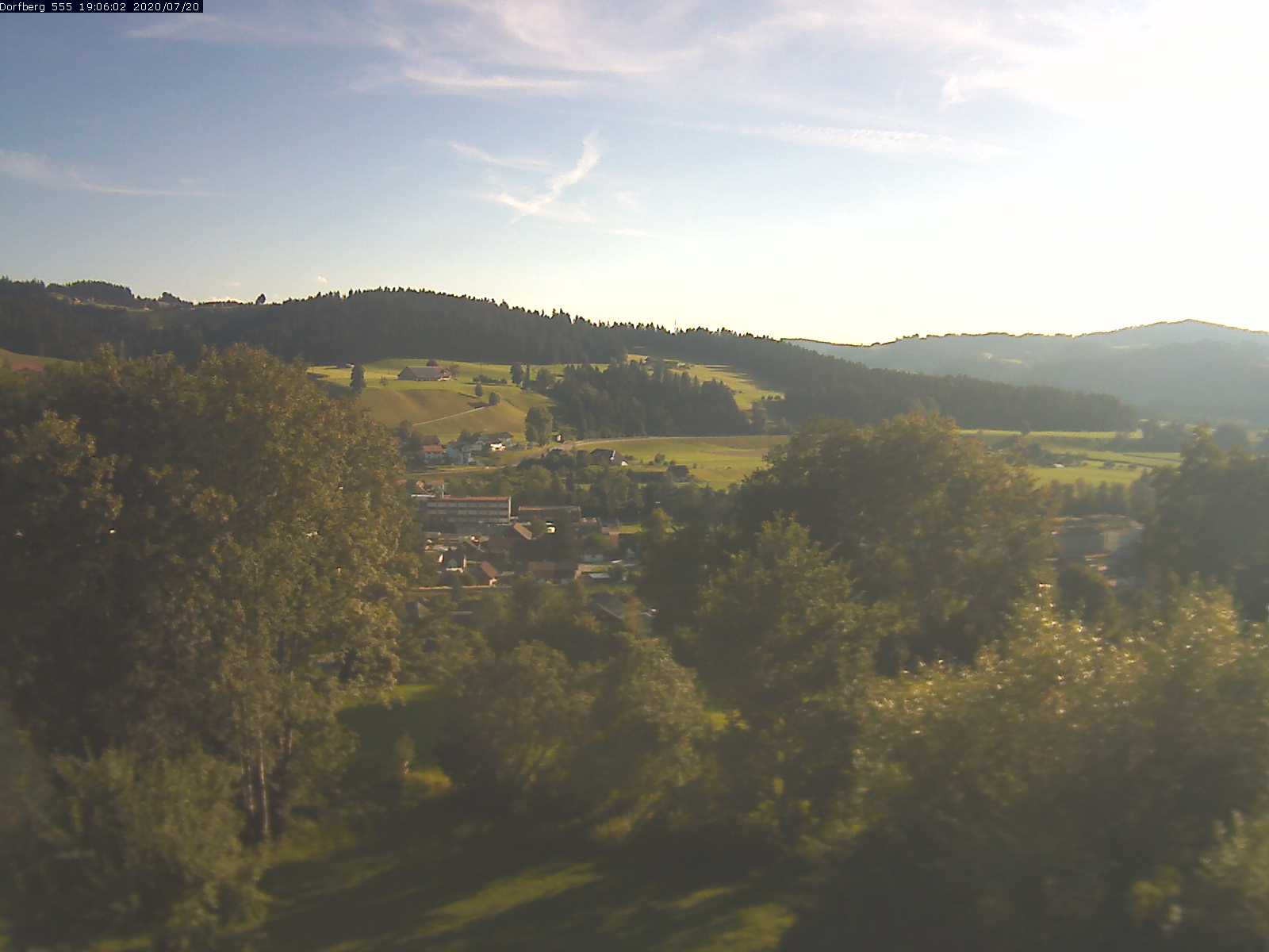 Webcam-Bild: Aussicht vom Dorfberg in Langnau 20200720-190601