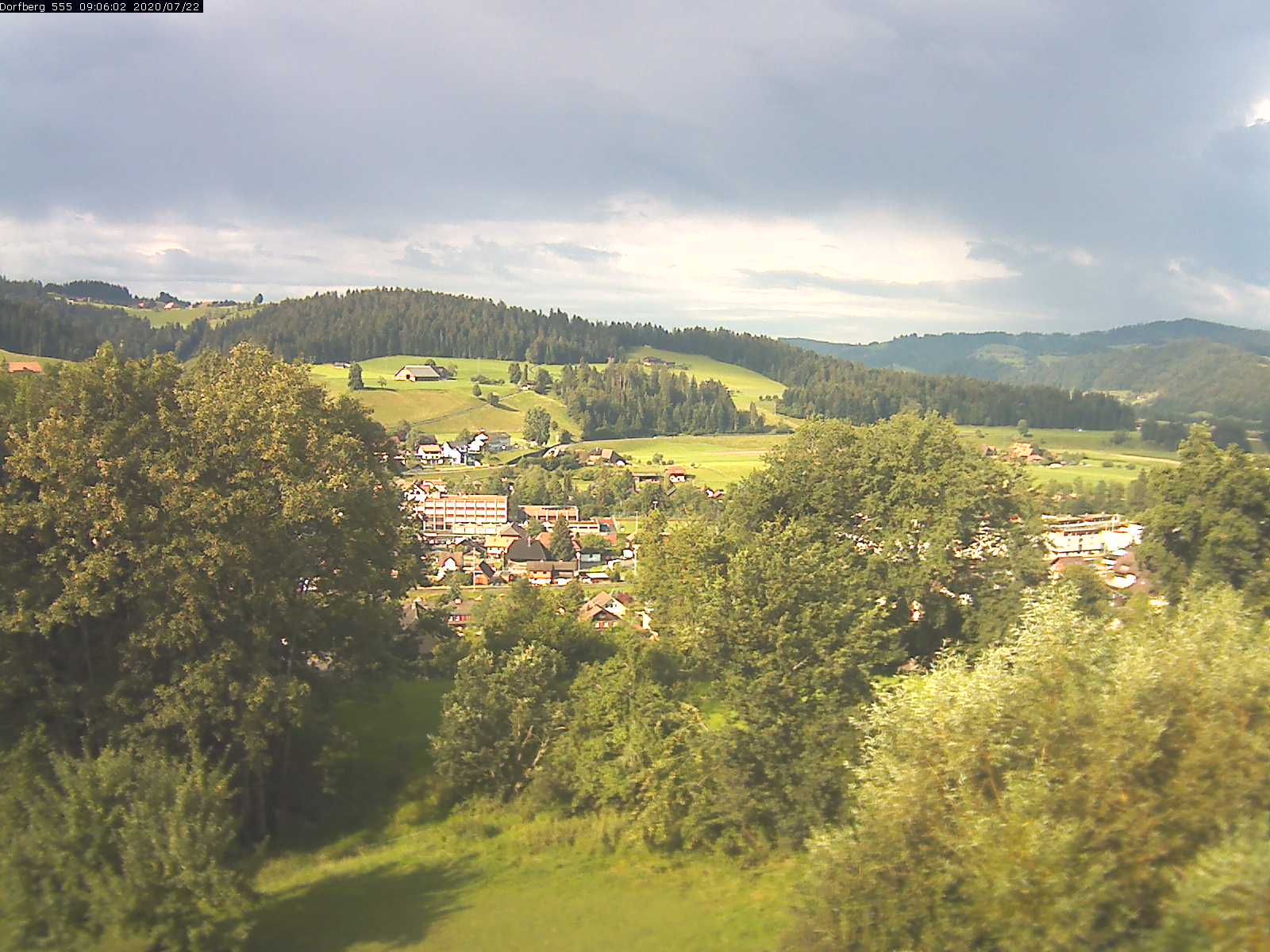 Webcam-Bild: Aussicht vom Dorfberg in Langnau 20200722-090601