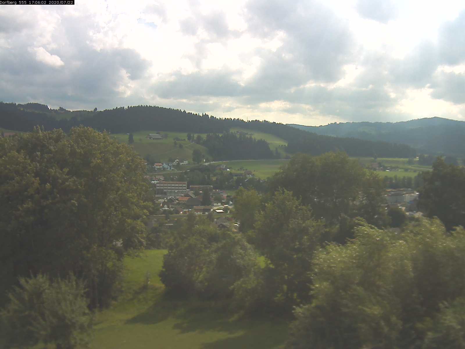 Webcam-Bild: Aussicht vom Dorfberg in Langnau 20200722-170601