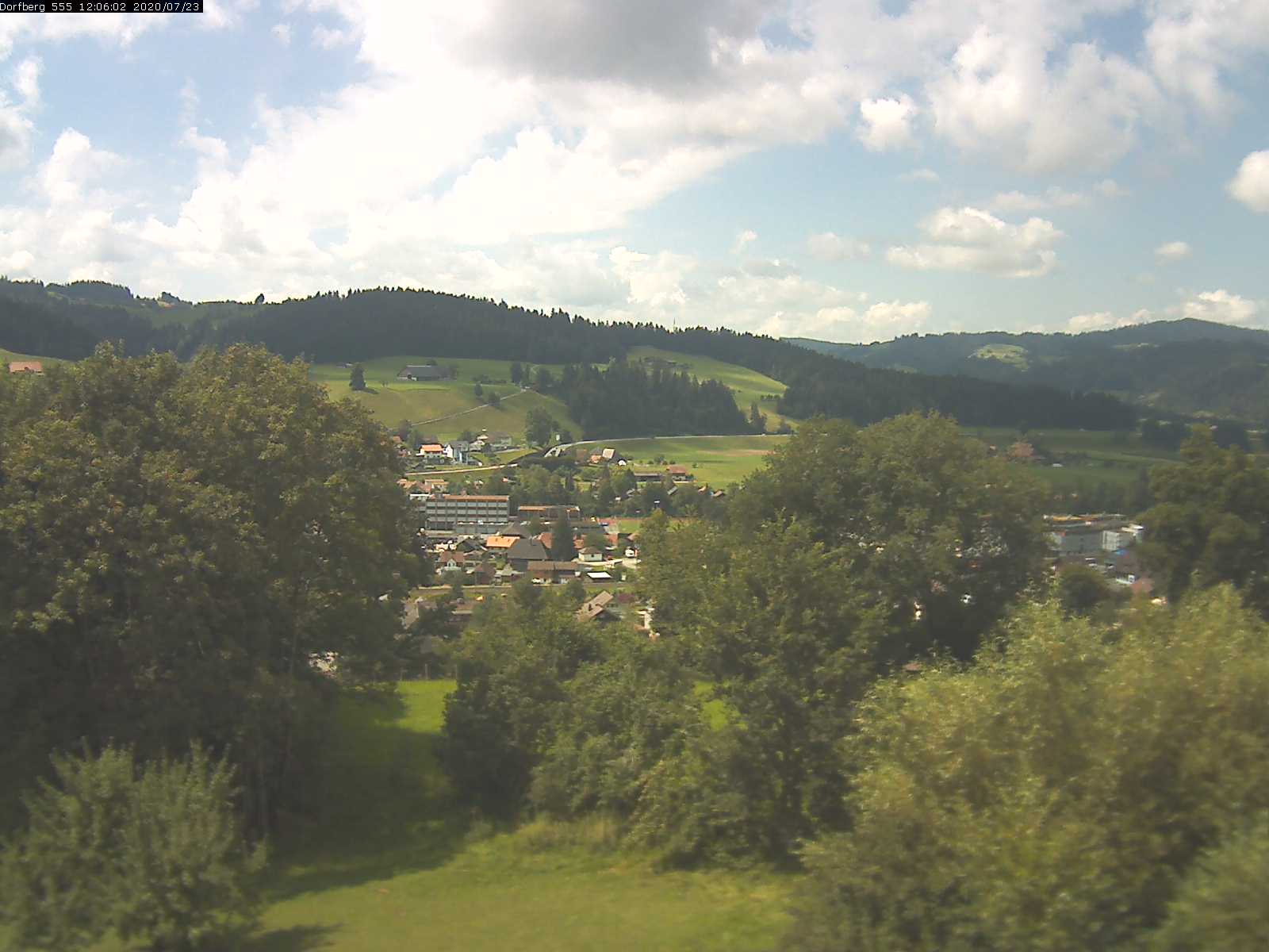 Webcam-Bild: Aussicht vom Dorfberg in Langnau 20200723-120601
