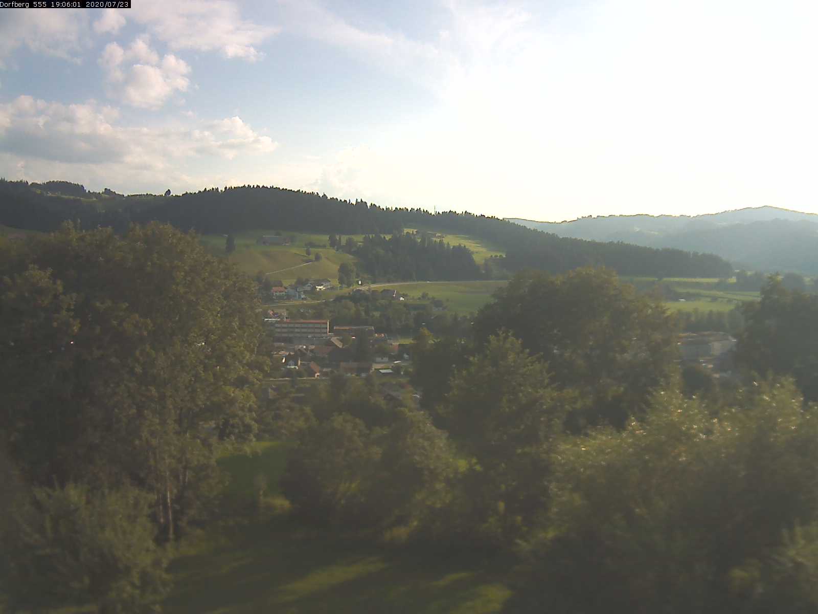 Webcam-Bild: Aussicht vom Dorfberg in Langnau 20200723-190601