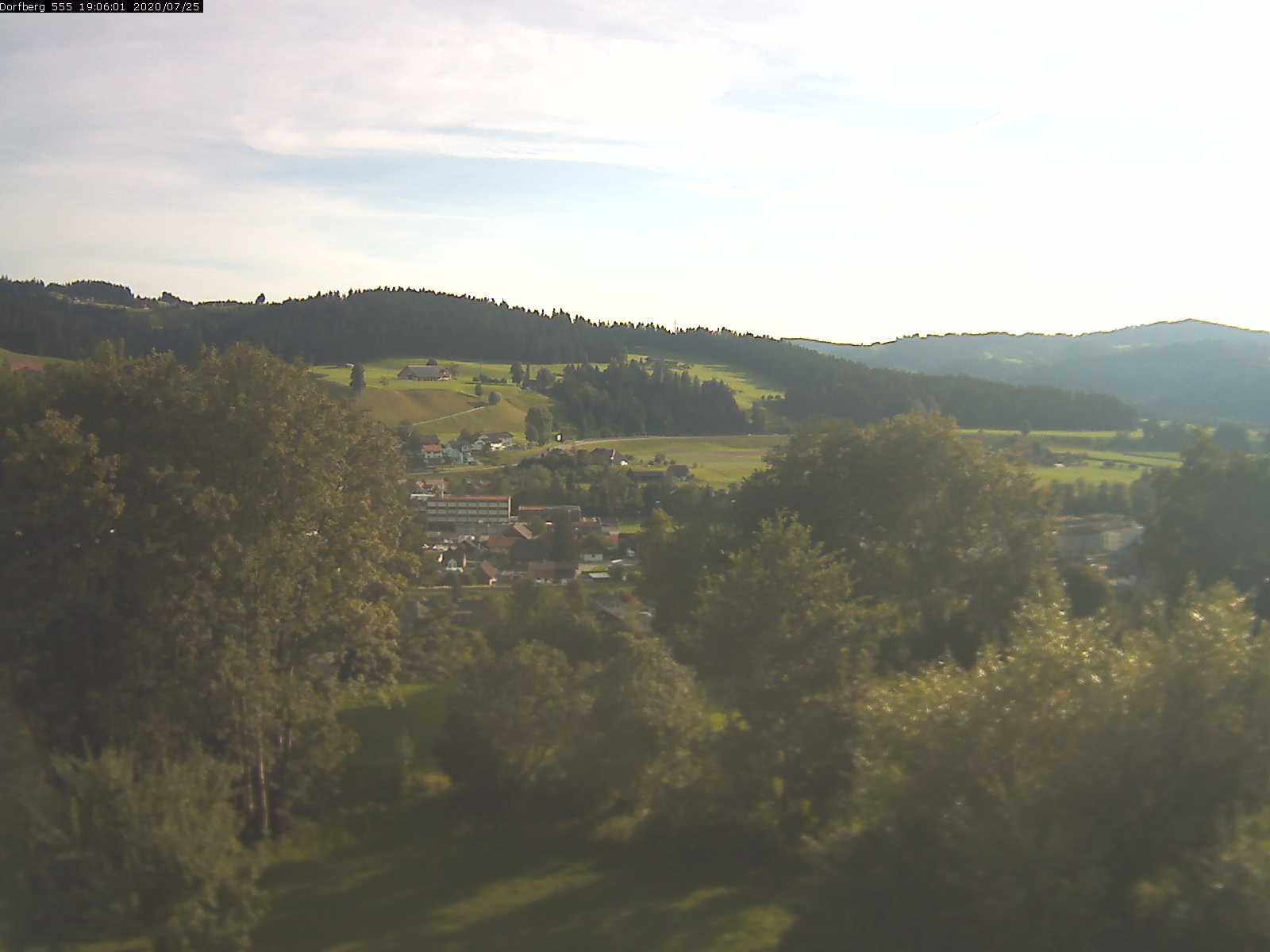 Webcam-Bild: Aussicht vom Dorfberg in Langnau 20200725-190601