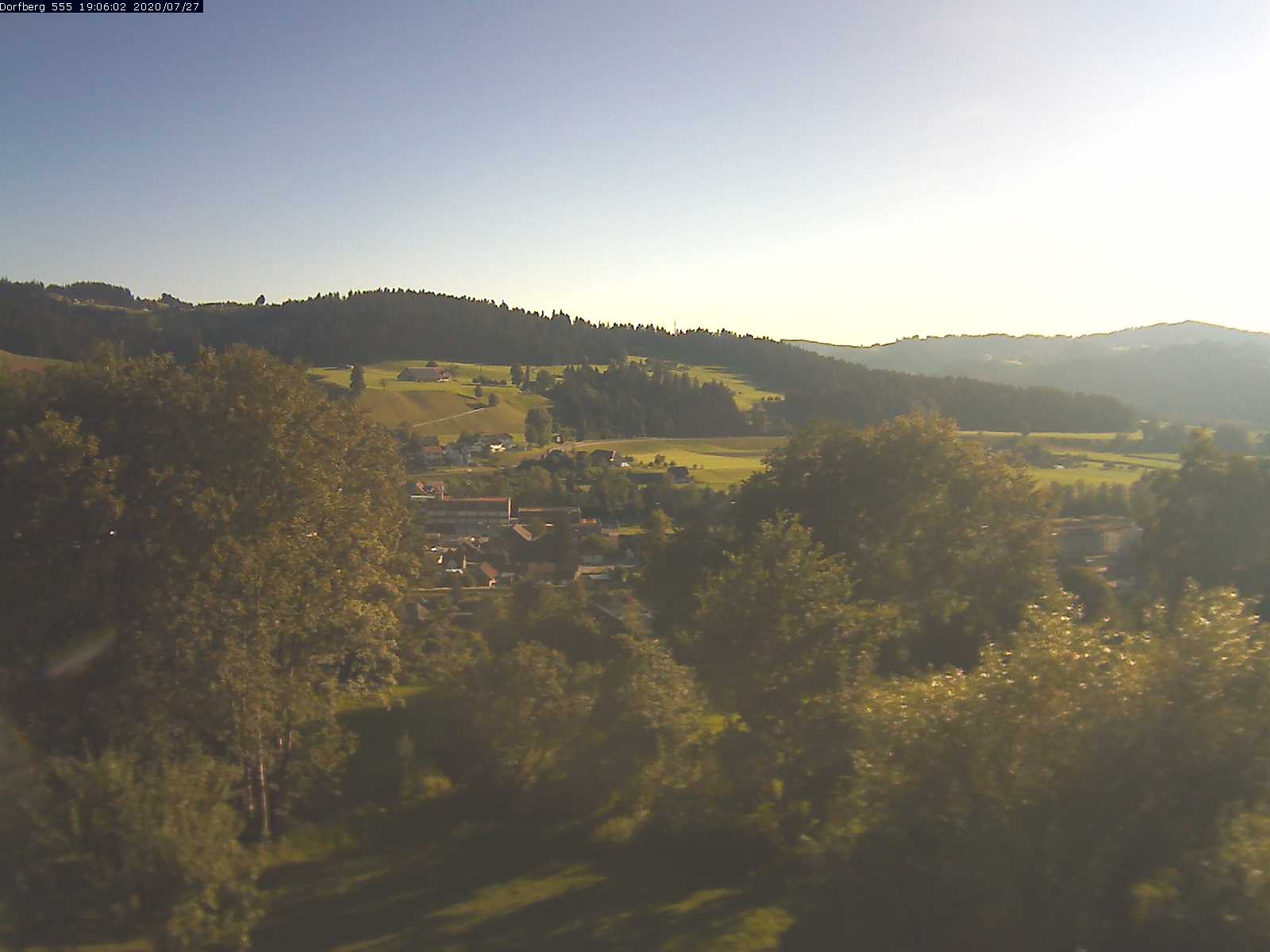 Webcam-Bild: Aussicht vom Dorfberg in Langnau 20200727-190601