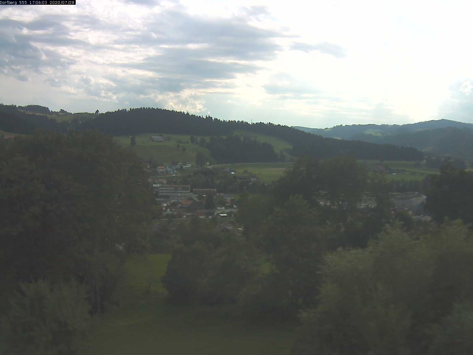 Webcam-Bild: Aussicht vom Dorfberg in Langnau 20200728-170601