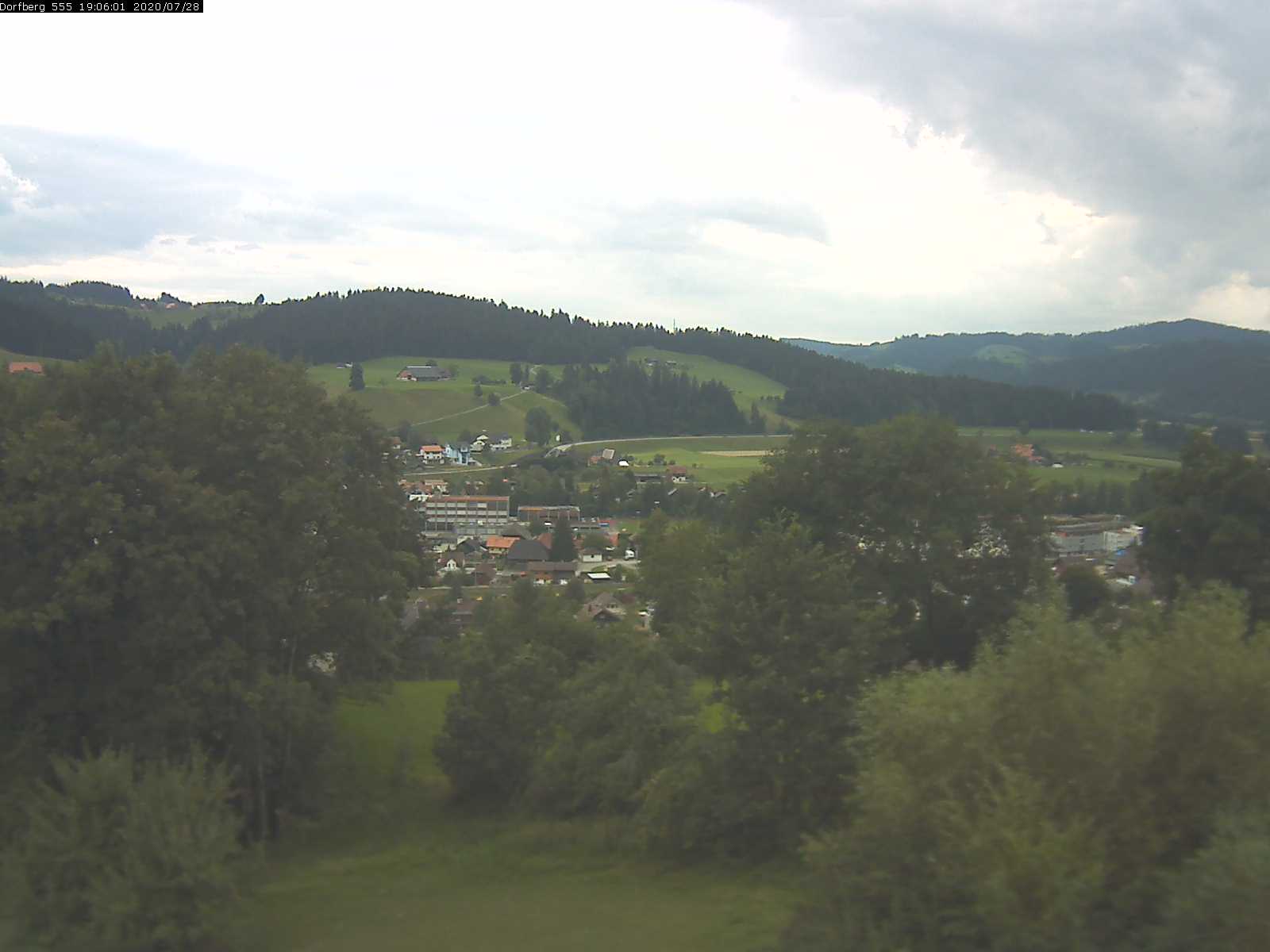 Webcam-Bild: Aussicht vom Dorfberg in Langnau 20200728-190601