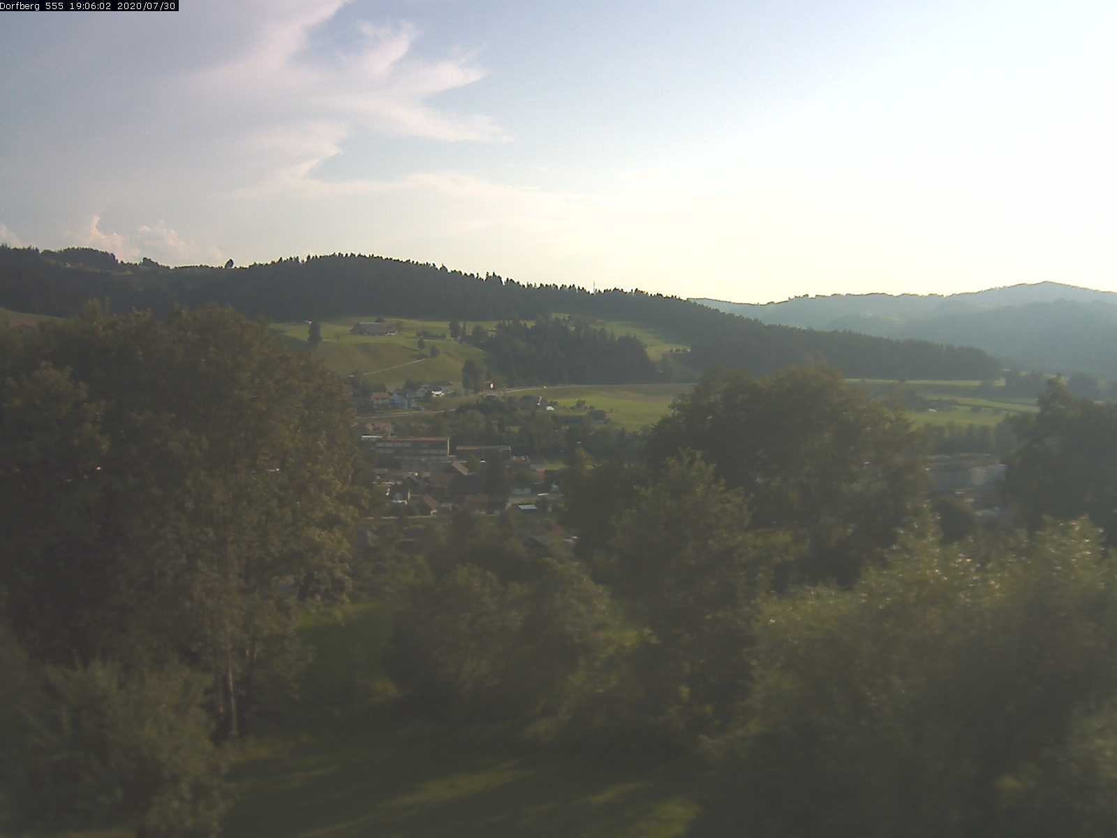 Webcam-Bild: Aussicht vom Dorfberg in Langnau 20200730-190601