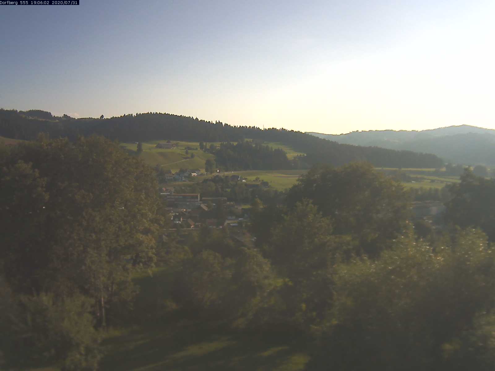 Webcam-Bild: Aussicht vom Dorfberg in Langnau 20200731-190601