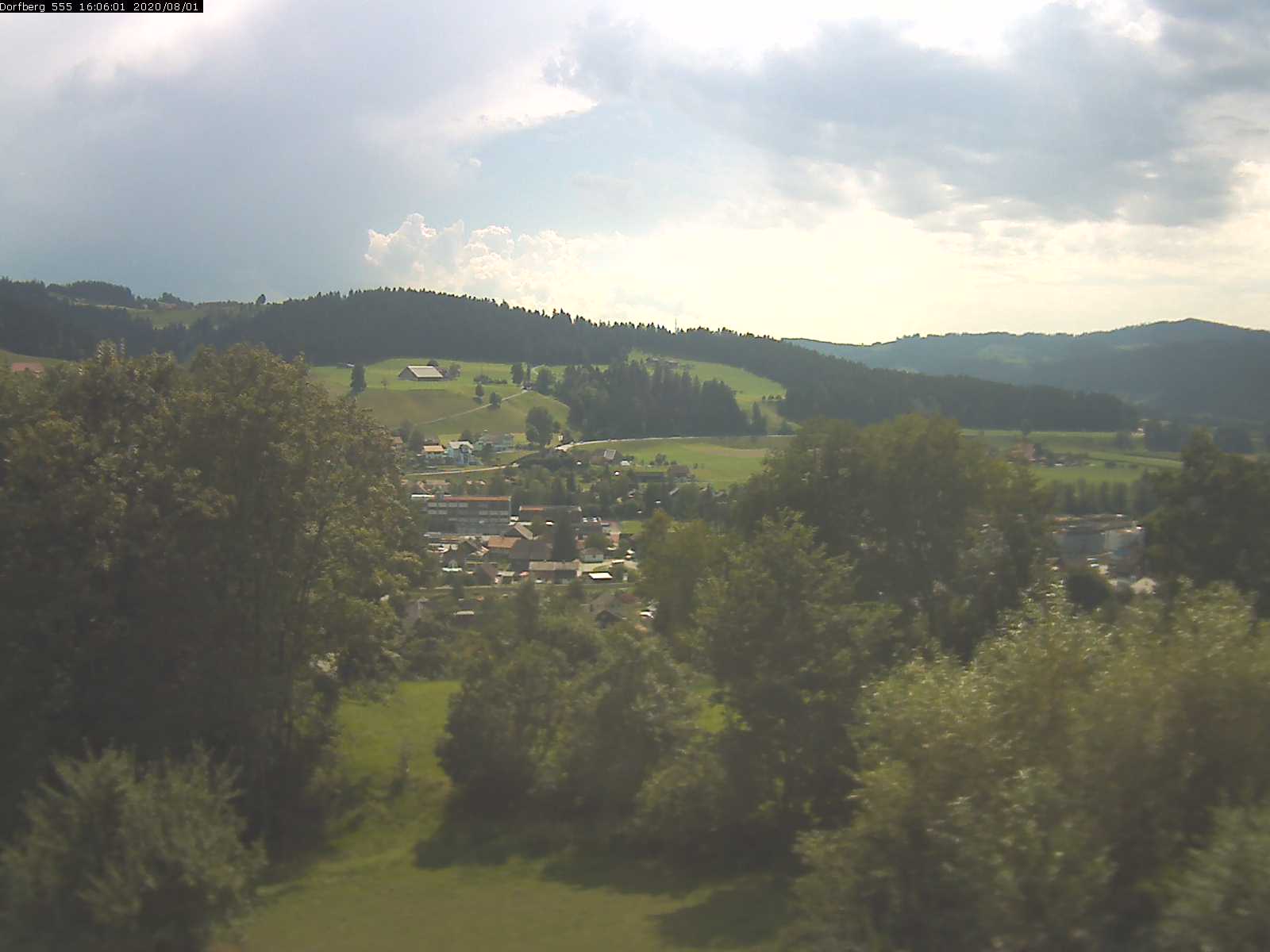 Webcam-Bild: Aussicht vom Dorfberg in Langnau 20200801-160601