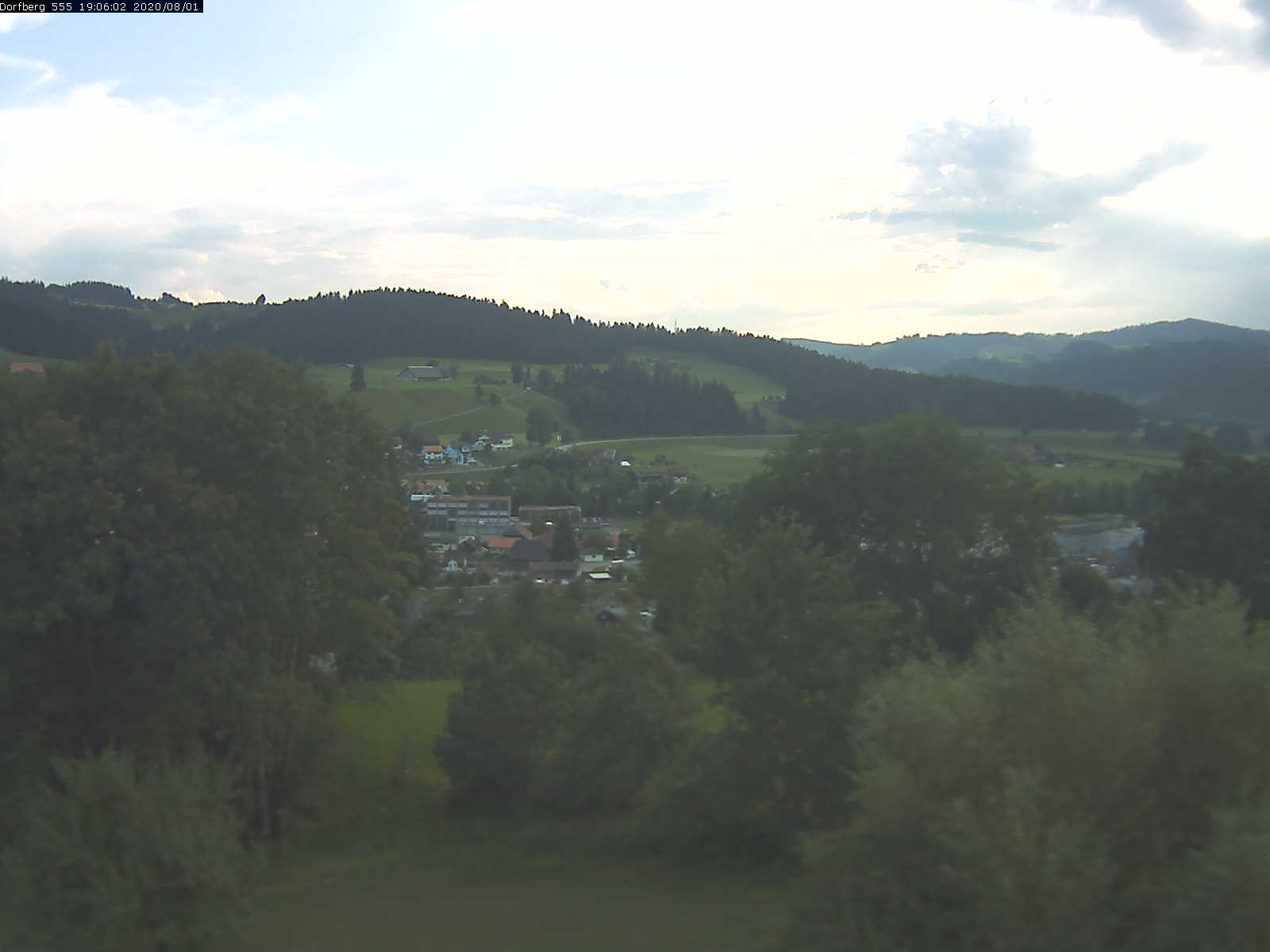 Webcam-Bild: Aussicht vom Dorfberg in Langnau 20200801-190601