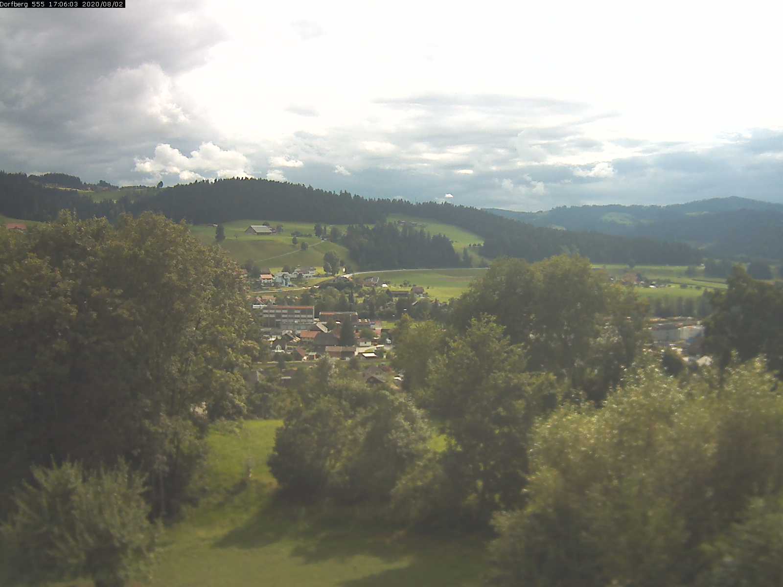 Webcam-Bild: Aussicht vom Dorfberg in Langnau 20200802-170601