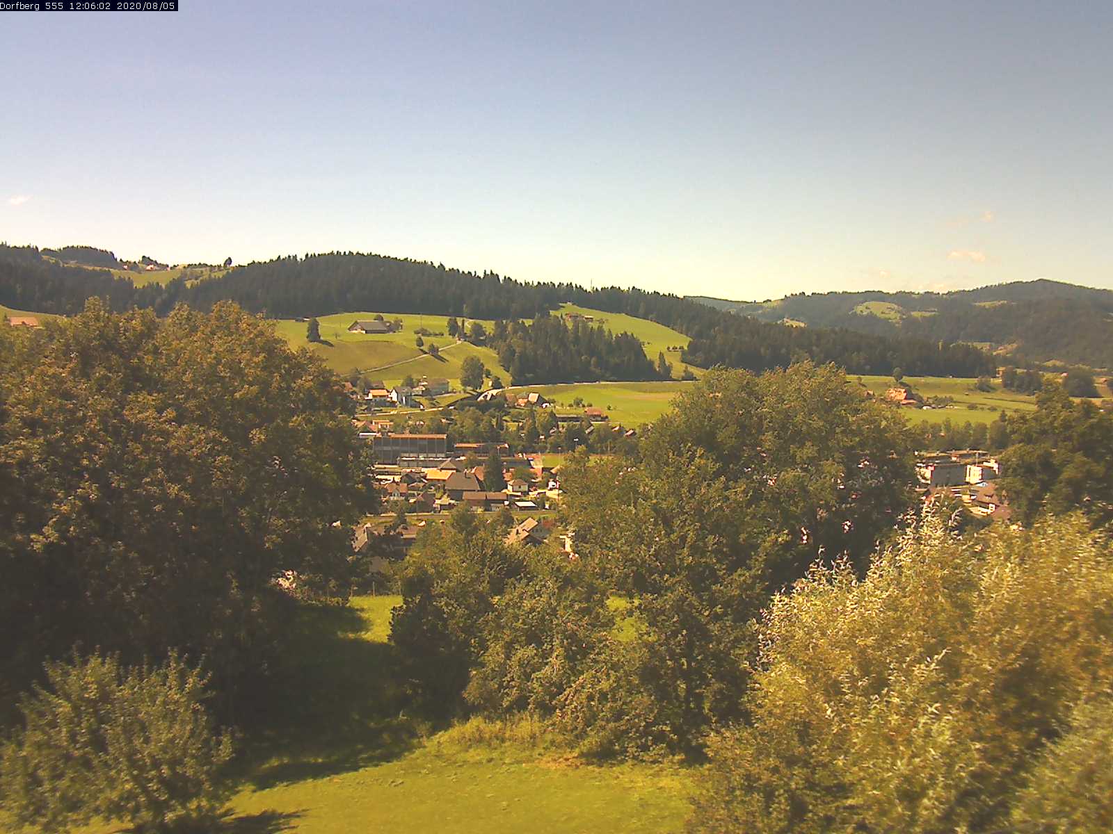 Webcam-Bild: Aussicht vom Dorfberg in Langnau 20200805-120601