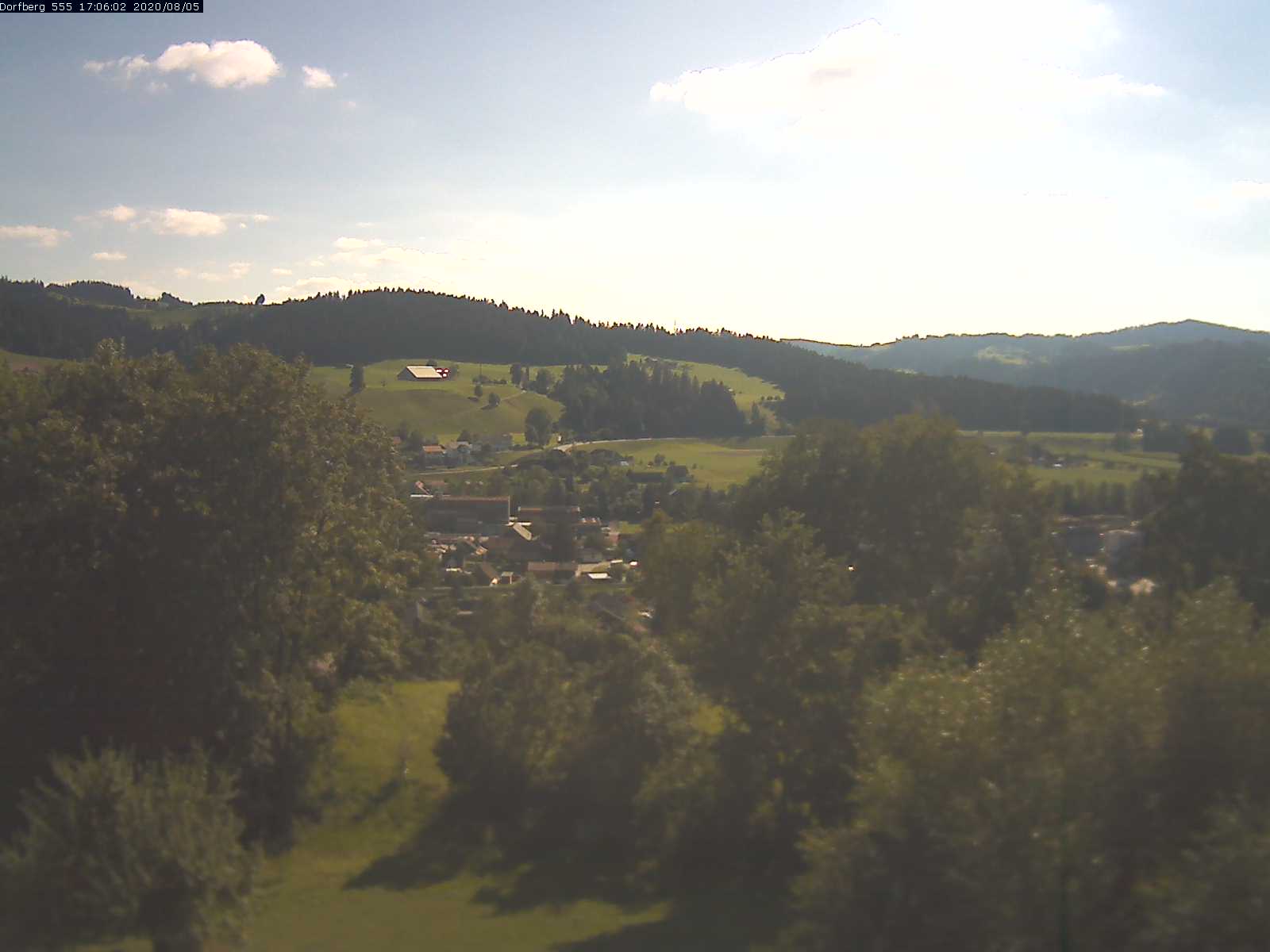 Webcam-Bild: Aussicht vom Dorfberg in Langnau 20200805-170601