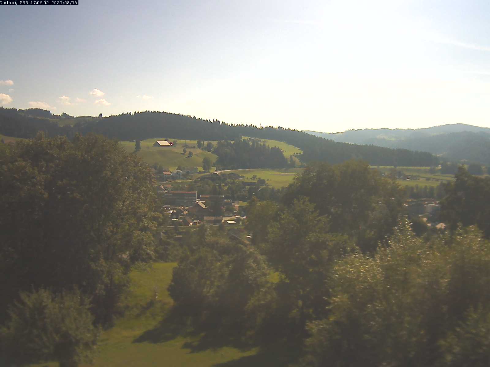 Webcam-Bild: Aussicht vom Dorfberg in Langnau 20200806-170601