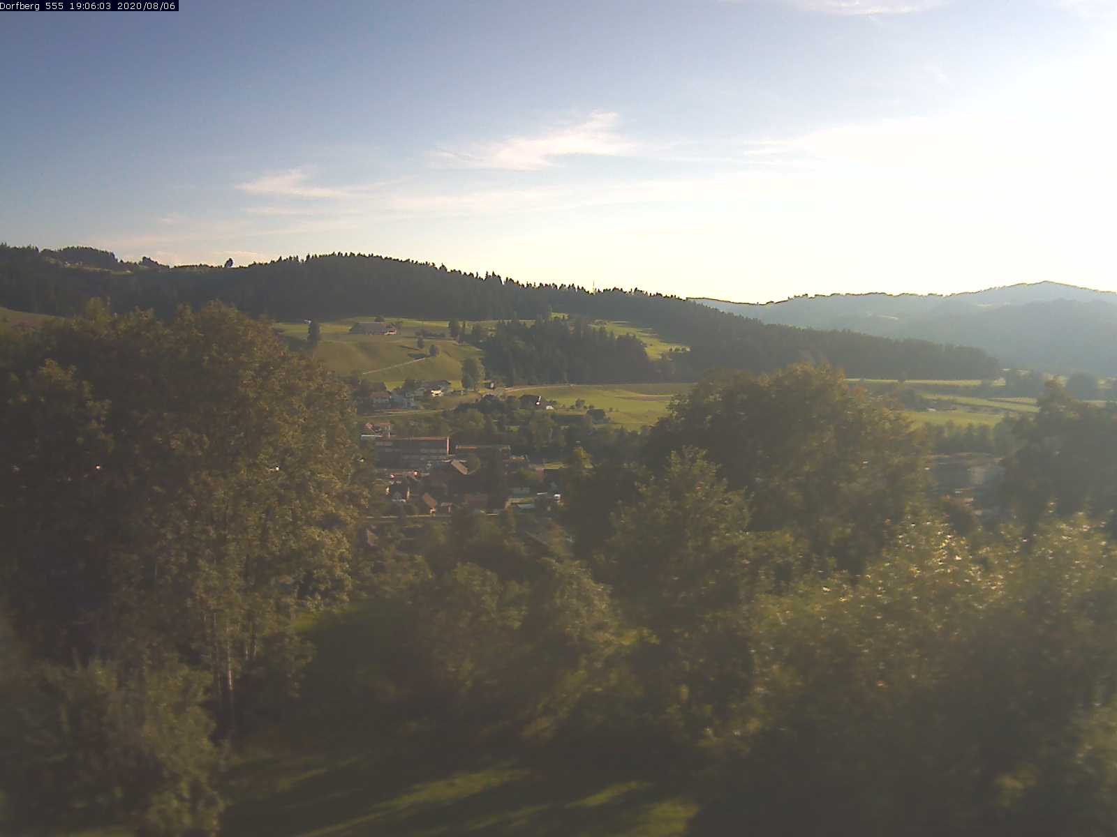 Webcam-Bild: Aussicht vom Dorfberg in Langnau 20200806-190602