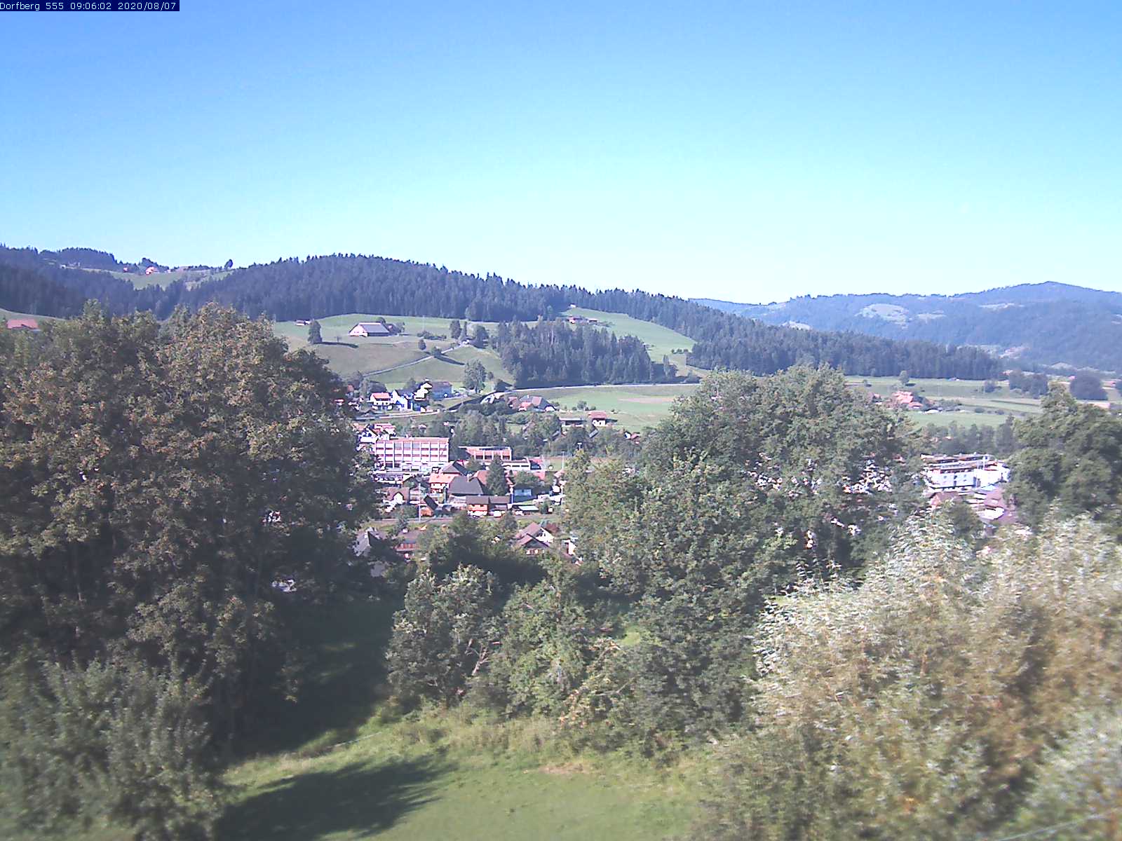 Webcam-Bild: Aussicht vom Dorfberg in Langnau 20200807-090601