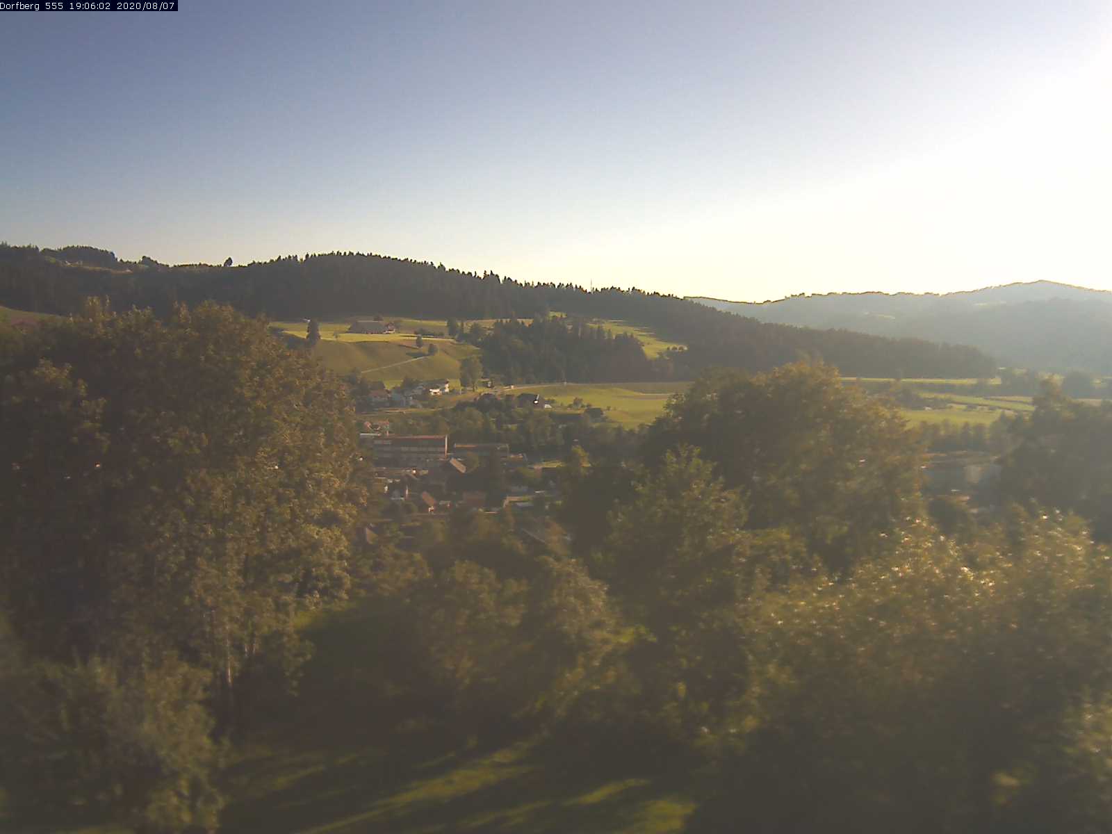Webcam-Bild: Aussicht vom Dorfberg in Langnau 20200807-190601