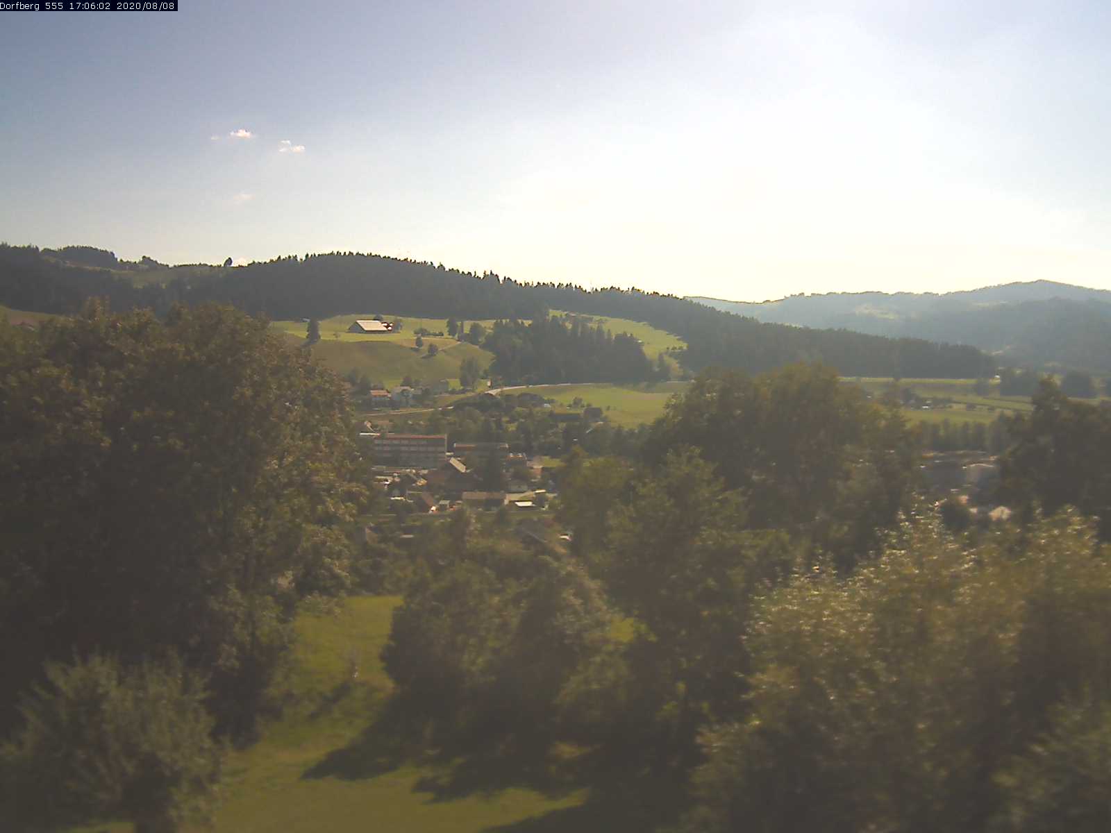 Webcam-Bild: Aussicht vom Dorfberg in Langnau 20200808-170601