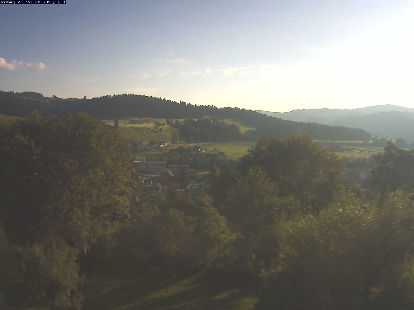 Webcam-Bild: Aussicht vom Dorfberg in Langnau 20200808-190602
