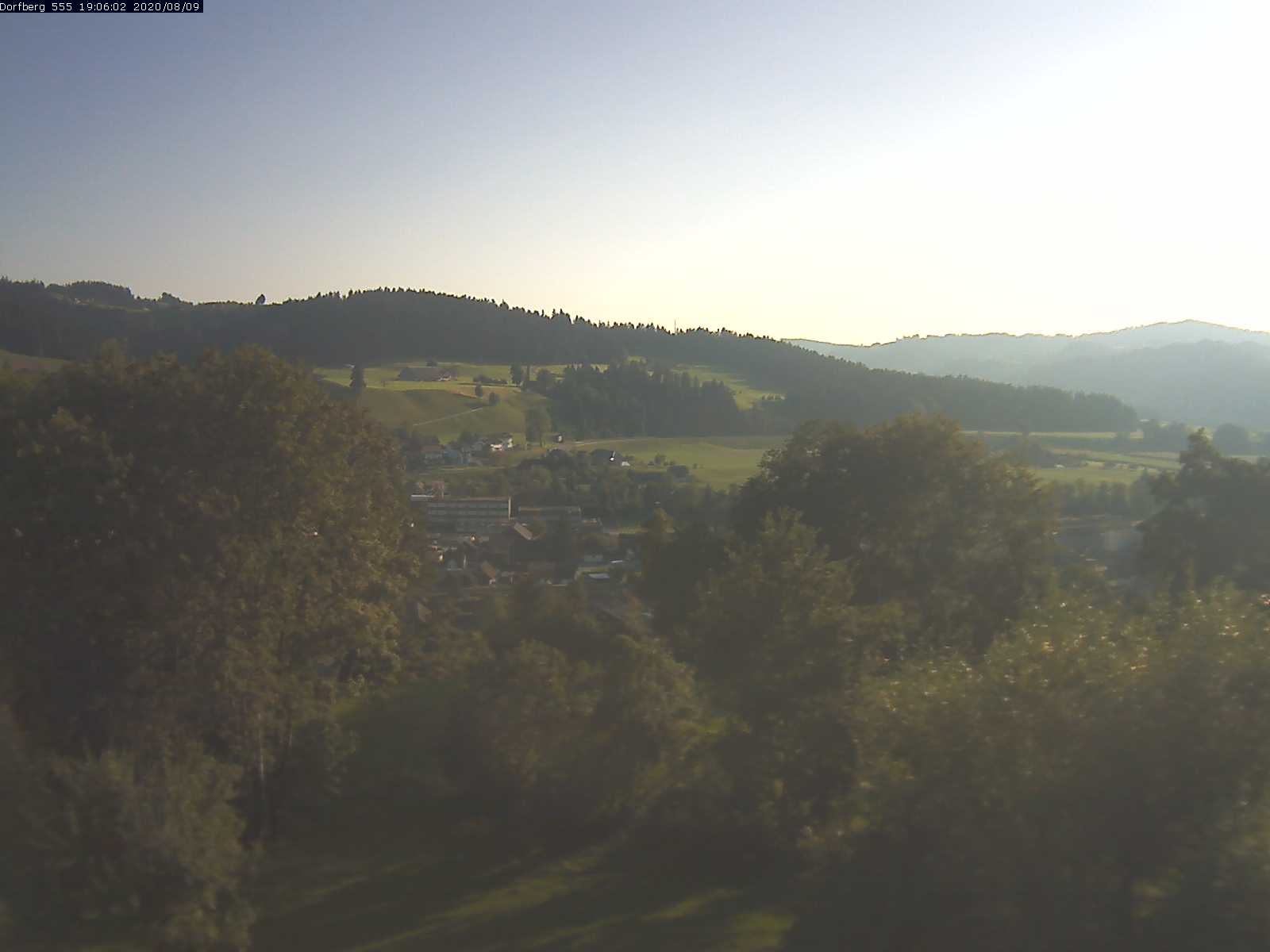 Webcam-Bild: Aussicht vom Dorfberg in Langnau 20200809-190601