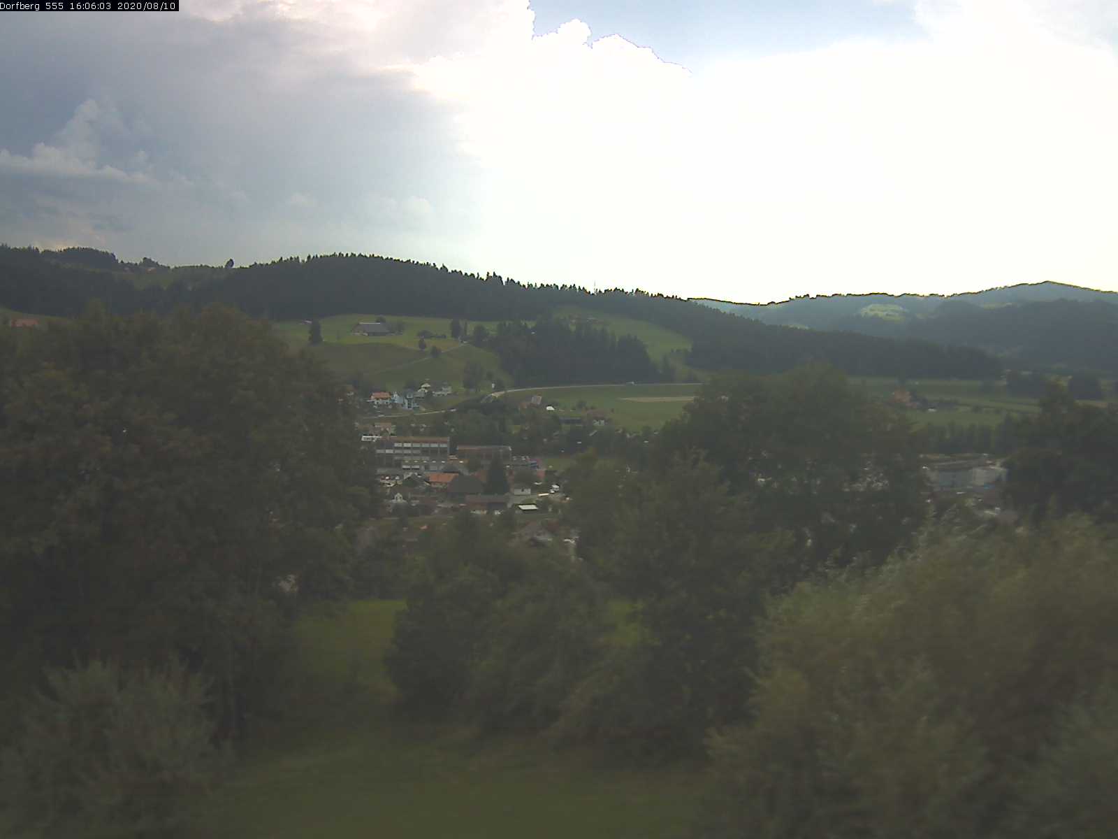 Webcam-Bild: Aussicht vom Dorfberg in Langnau 20200810-160601