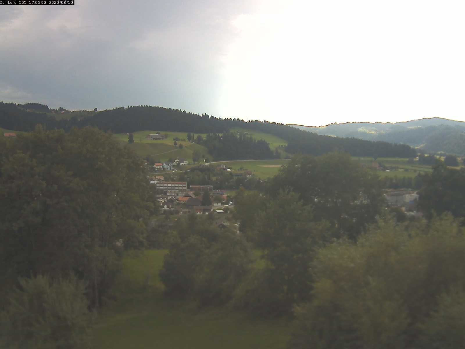 Webcam-Bild: Aussicht vom Dorfberg in Langnau 20200810-170601