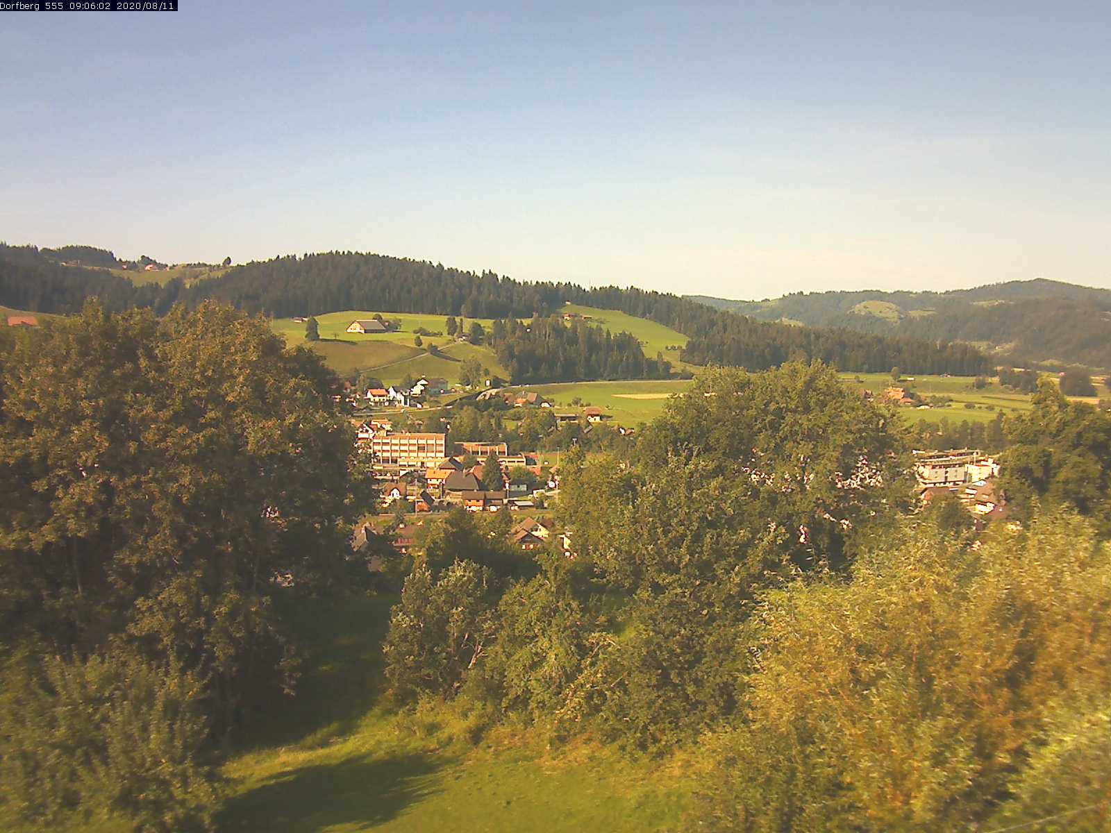 Webcam-Bild: Aussicht vom Dorfberg in Langnau 20200811-090601