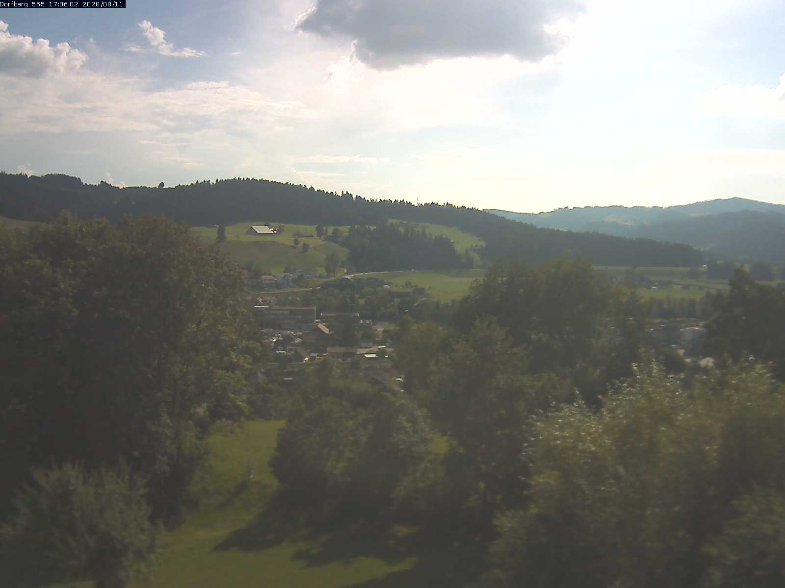 Webcam-Bild: Aussicht vom Dorfberg in Langnau 20200811-170601