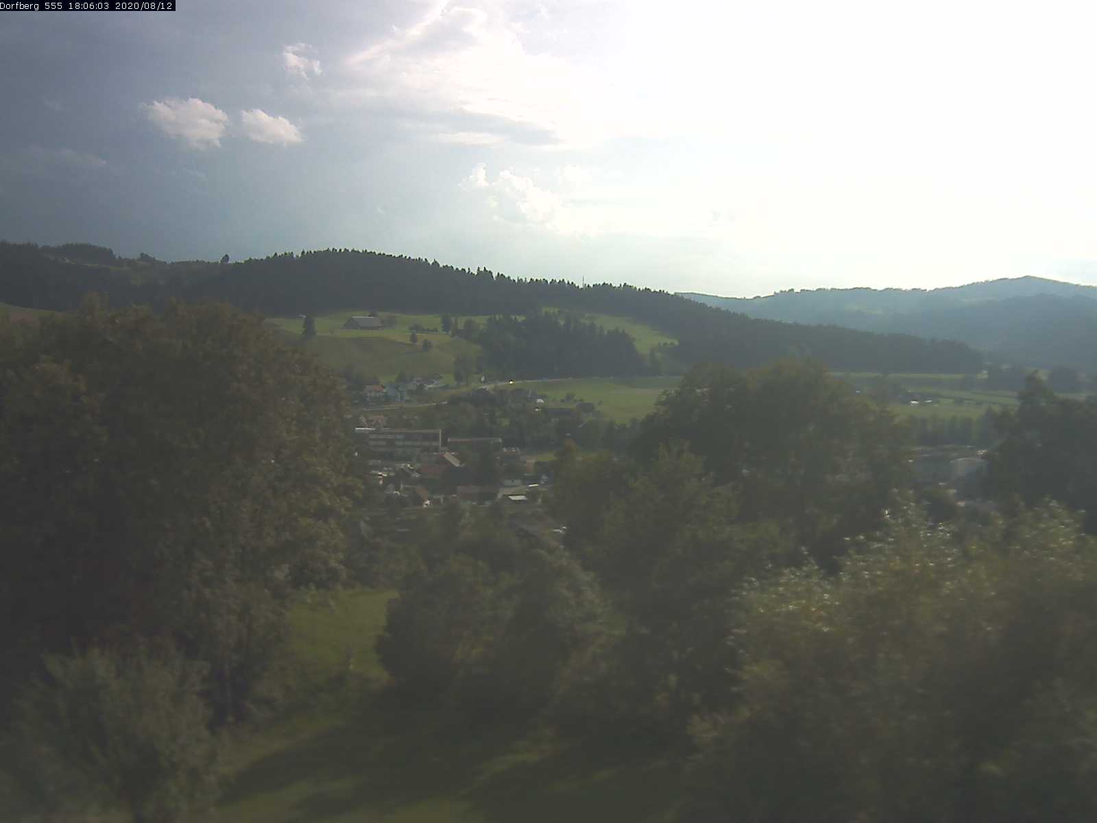 Webcam-Bild: Aussicht vom Dorfberg in Langnau 20200812-180601