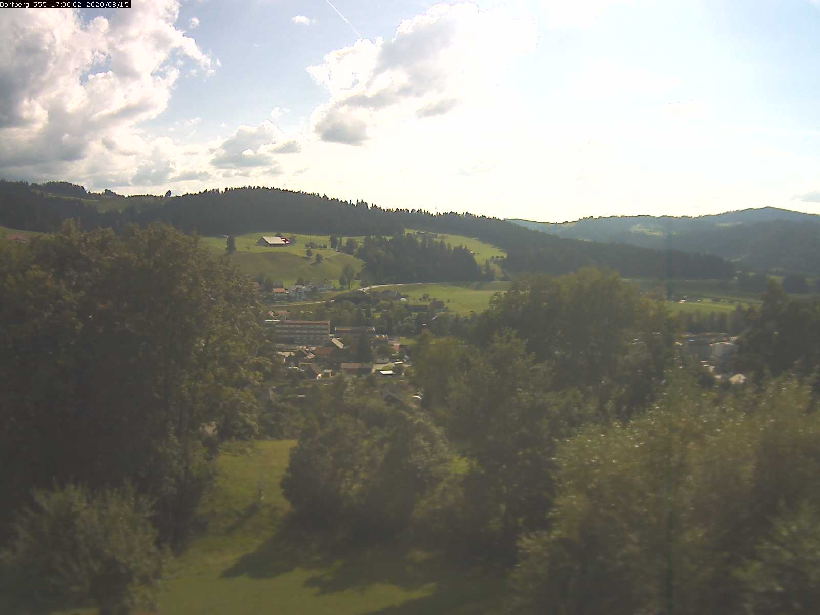 Webcam-Bild: Aussicht vom Dorfberg in Langnau 20200815-170601