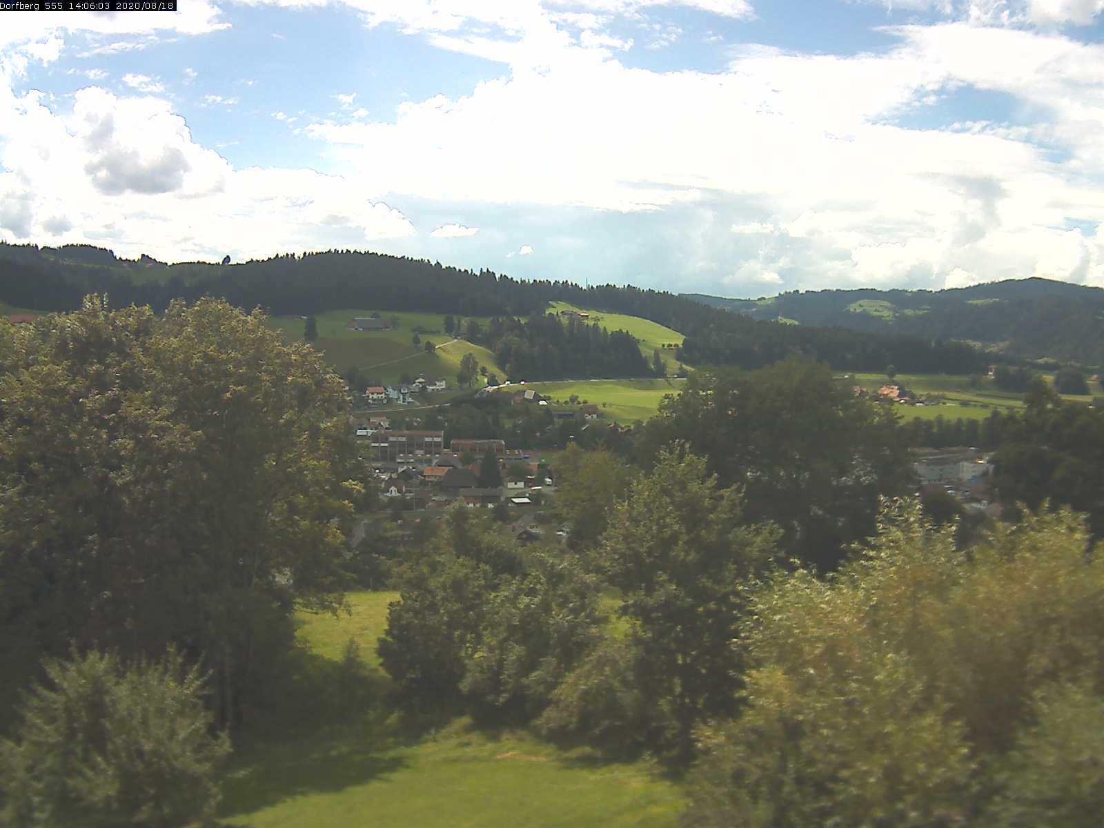 Webcam-Bild: Aussicht vom Dorfberg in Langnau 20200818-140601