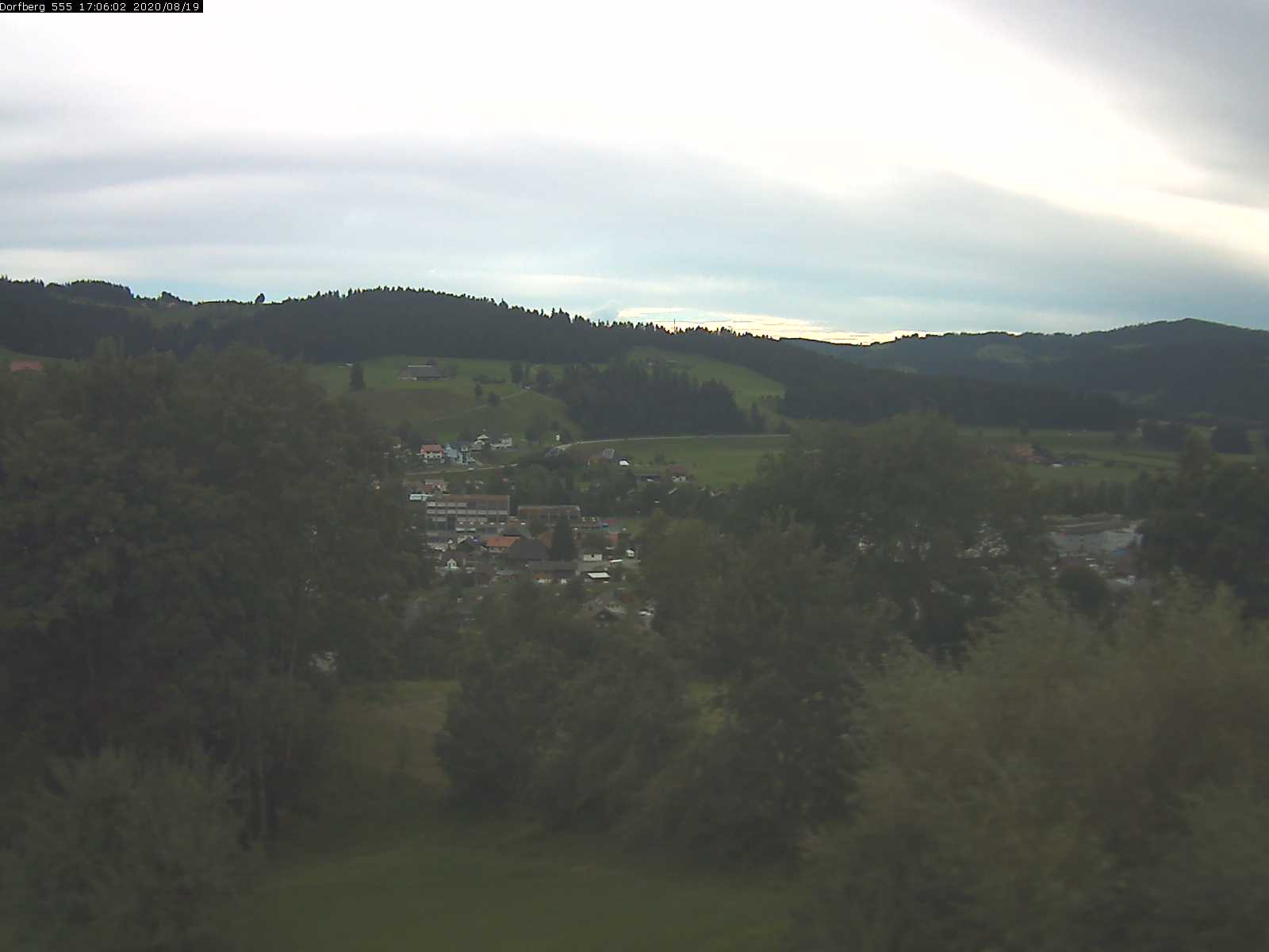 Webcam-Bild: Aussicht vom Dorfberg in Langnau 20200819-170601