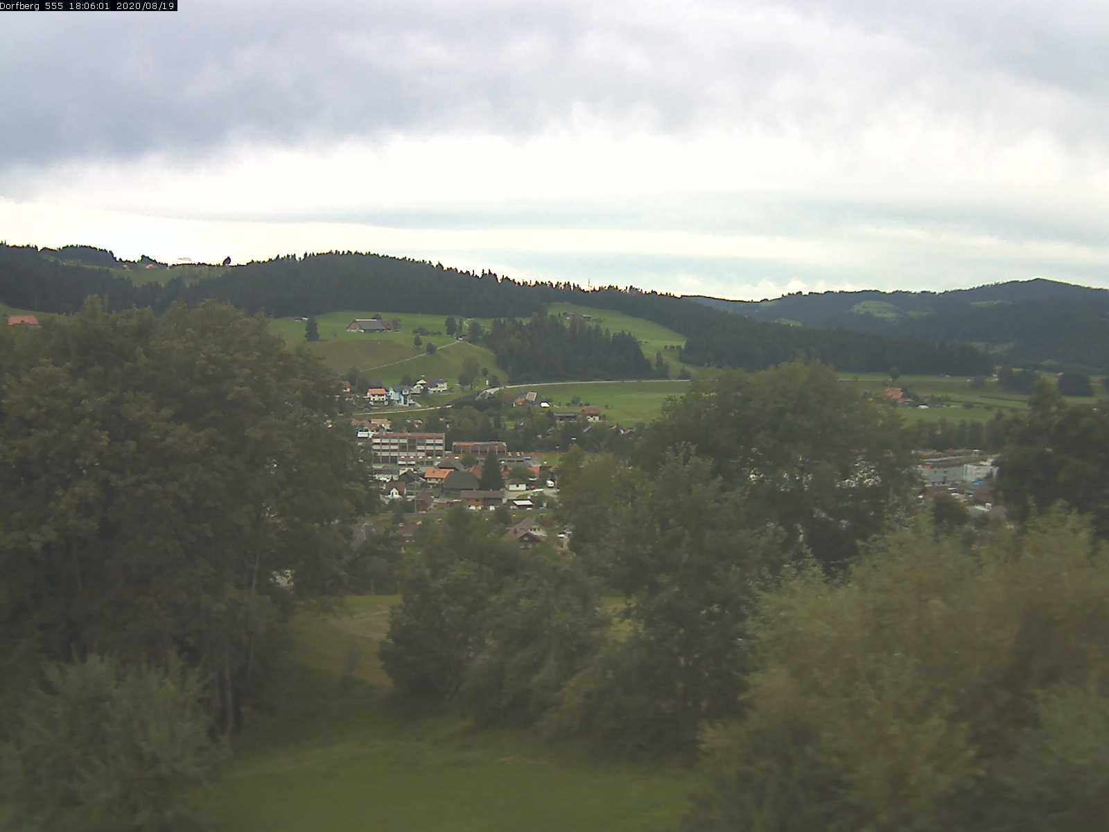 Webcam-Bild: Aussicht vom Dorfberg in Langnau 20200819-180601