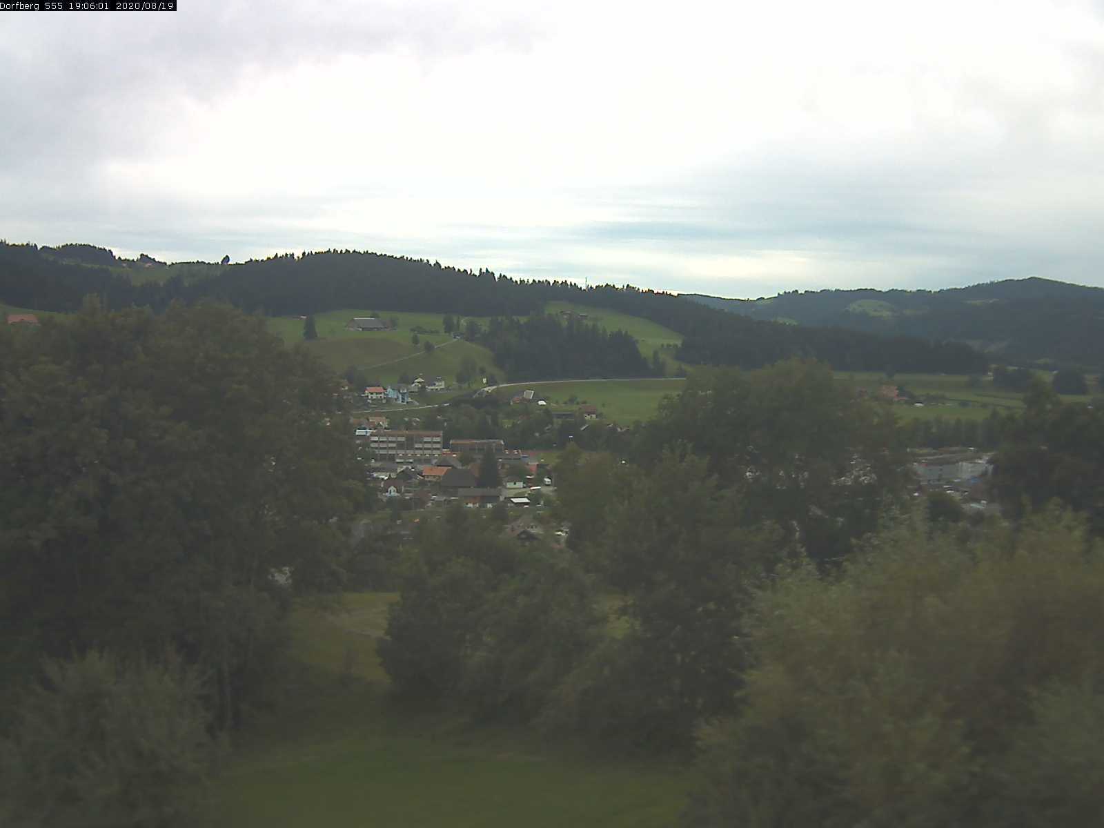Webcam-Bild: Aussicht vom Dorfberg in Langnau 20200819-190601
