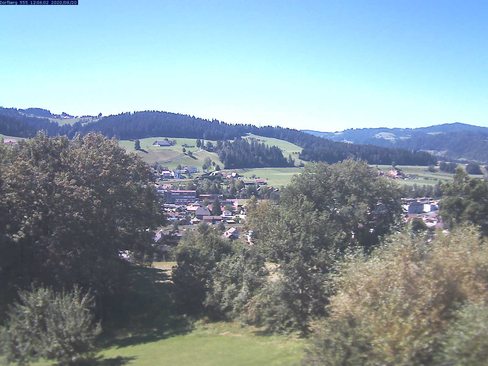 Webcam-Bild: Aussicht vom Dorfberg in Langnau 20200820-120601
