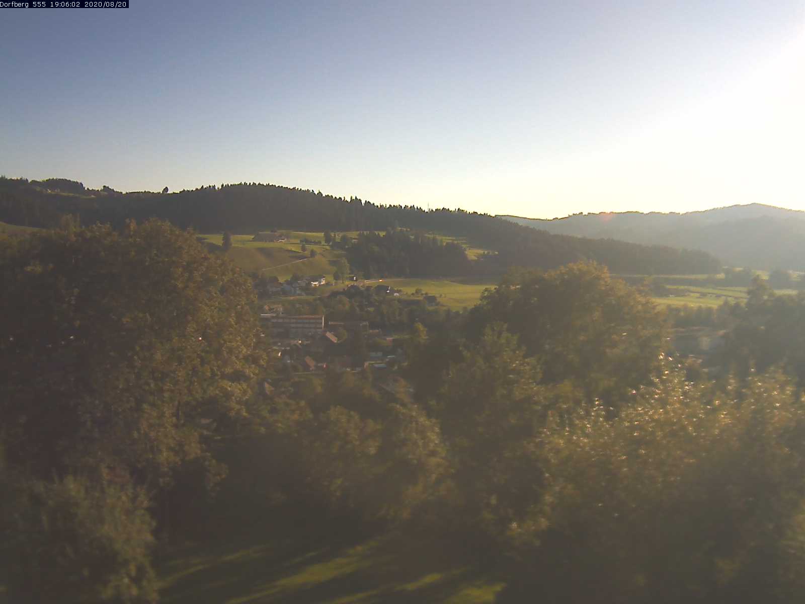 Webcam-Bild: Aussicht vom Dorfberg in Langnau 20200820-190601