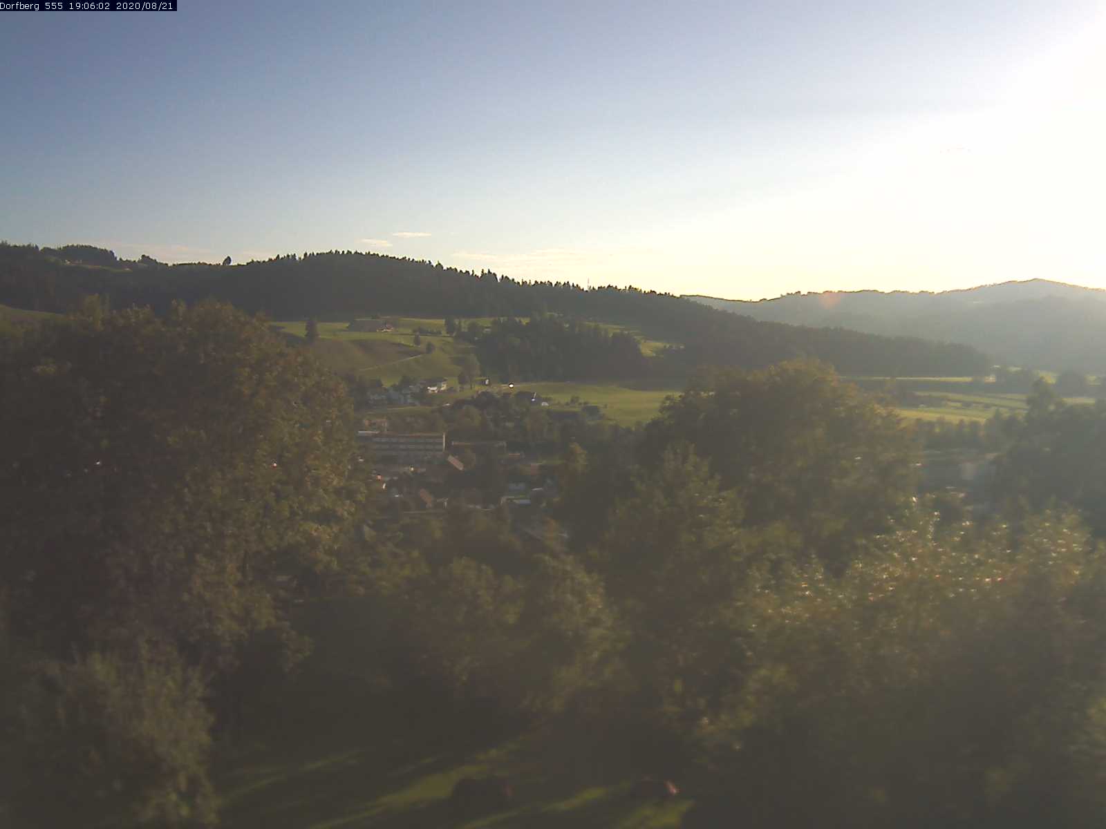 Webcam-Bild: Aussicht vom Dorfberg in Langnau 20200821-190601