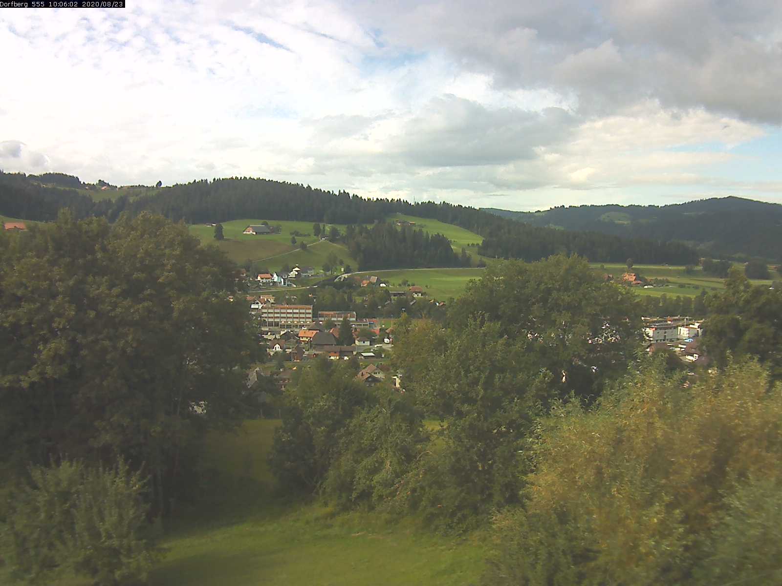 Webcam-Bild: Aussicht vom Dorfberg in Langnau 20200823-100601